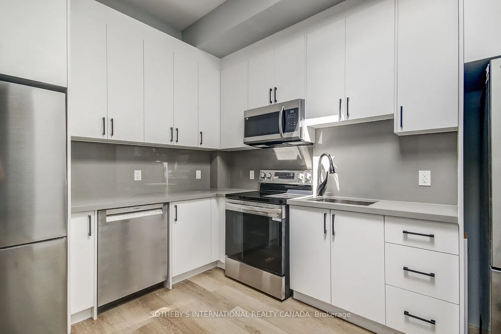453 Dundas Street W, #3