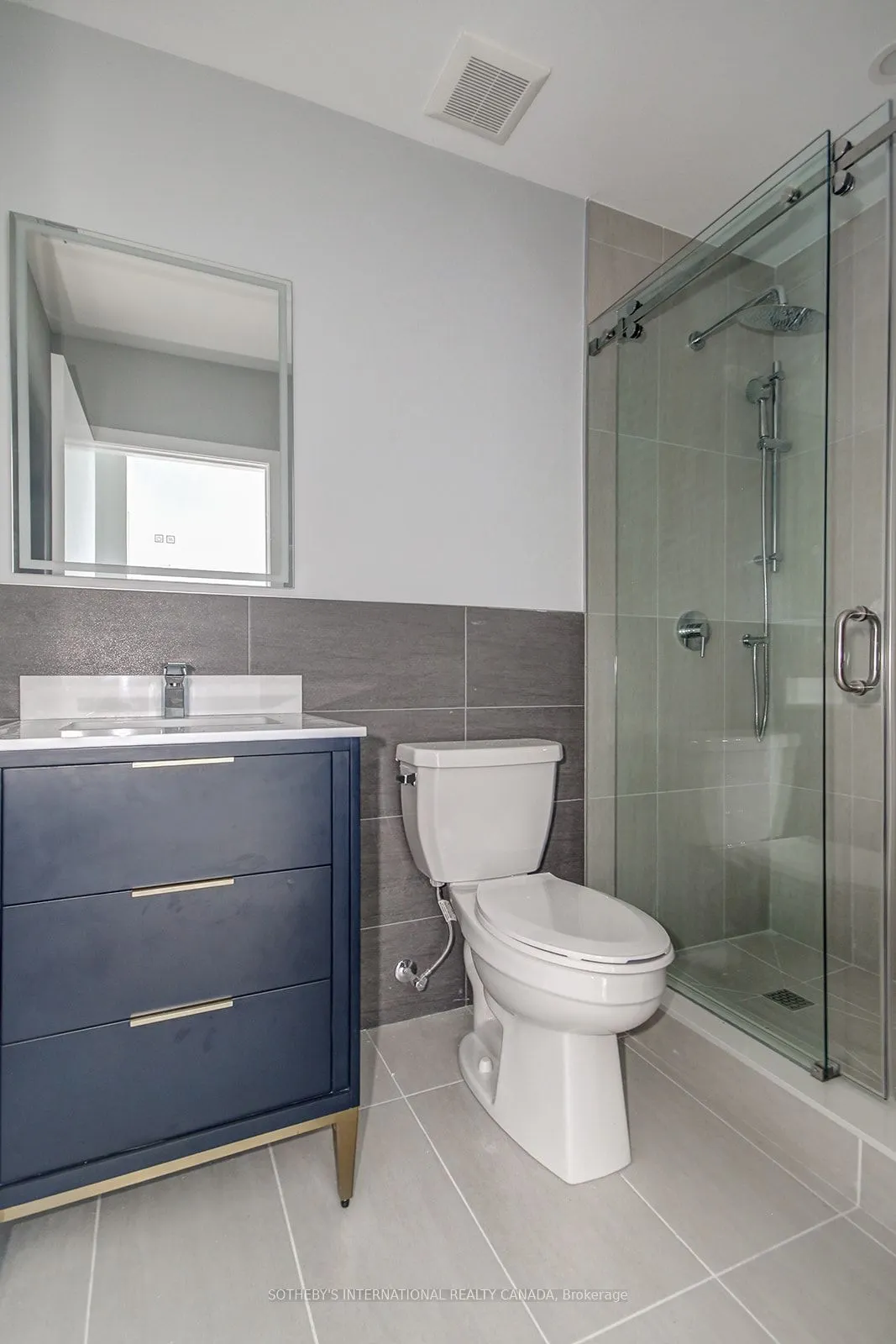 453 Dundas Street W, #3