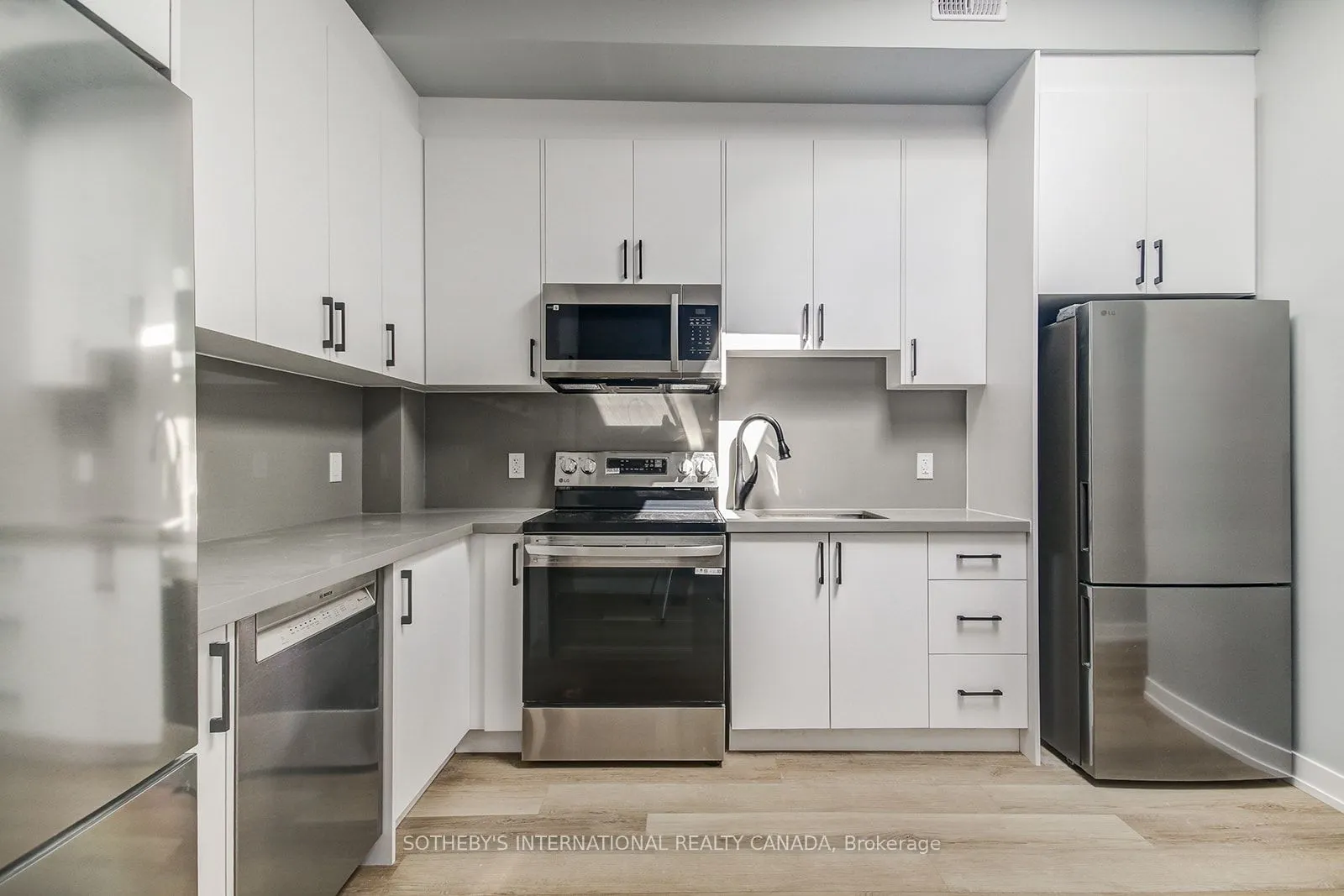 453 Dundas Street W, #3