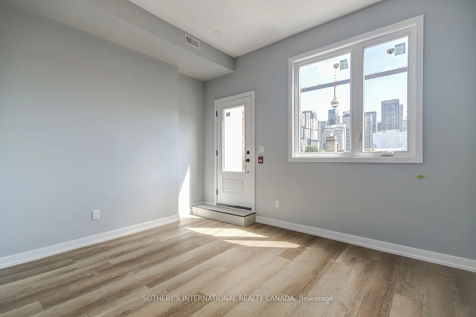 453 Dundas Street W, #3