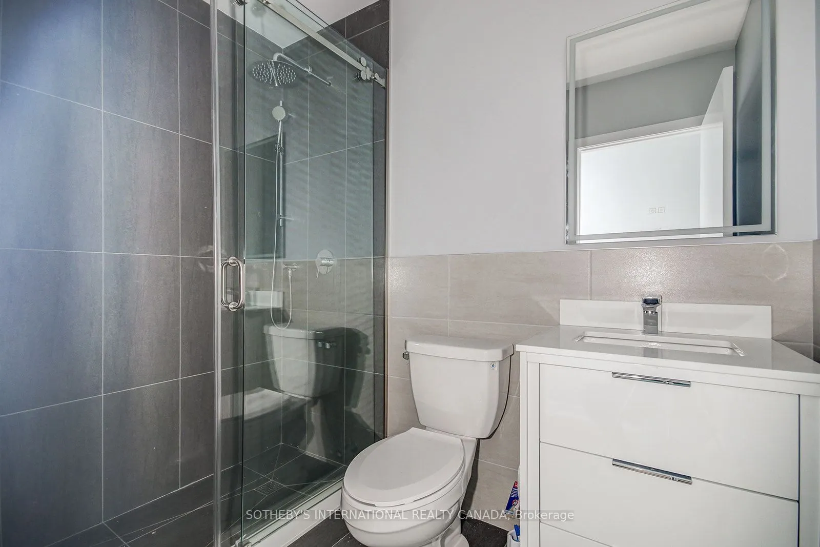 453 Dundas Street W, #3