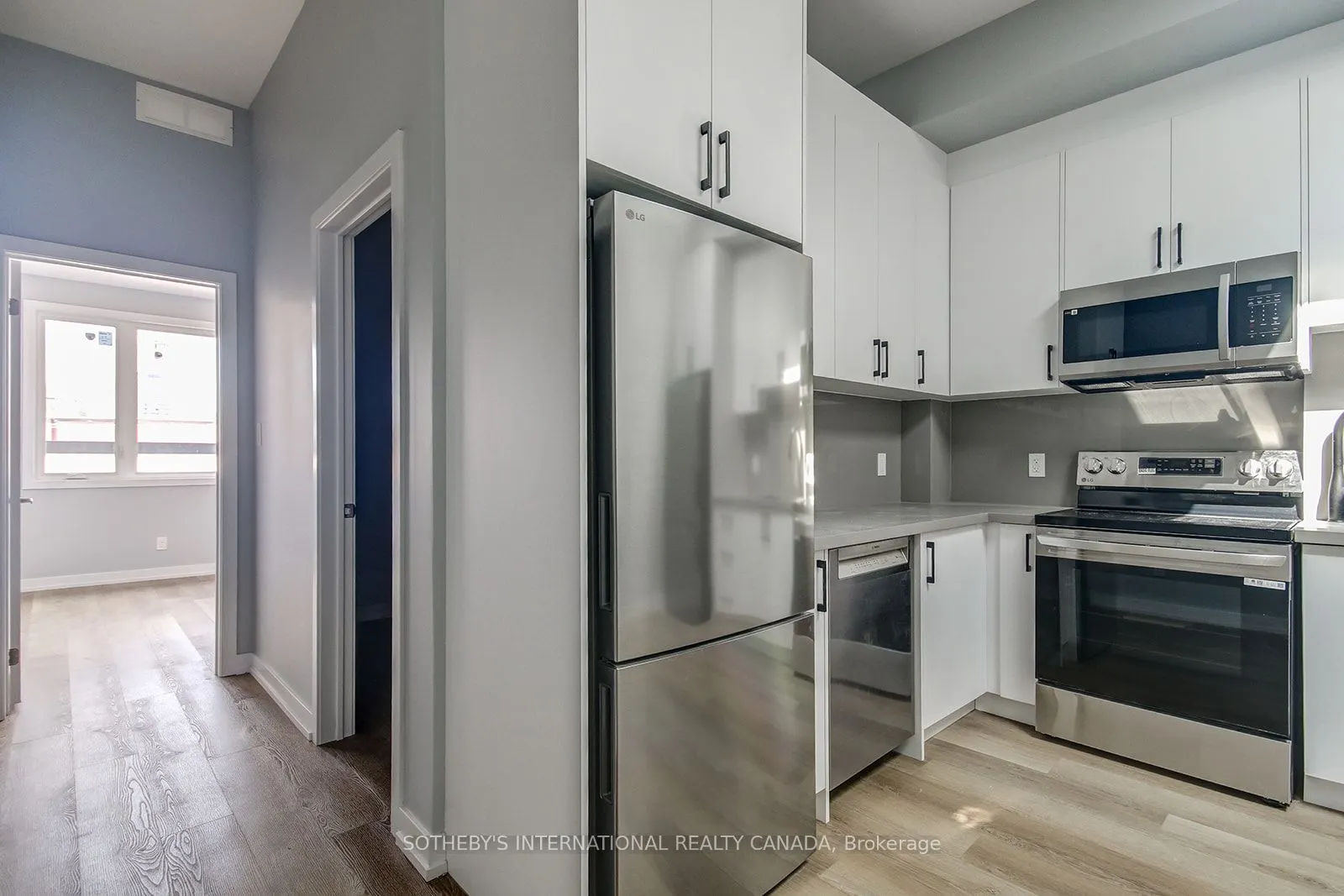 453 Dundas Street W, #3