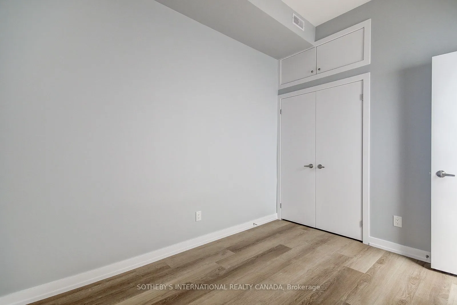 453 Dundas Street W, #3