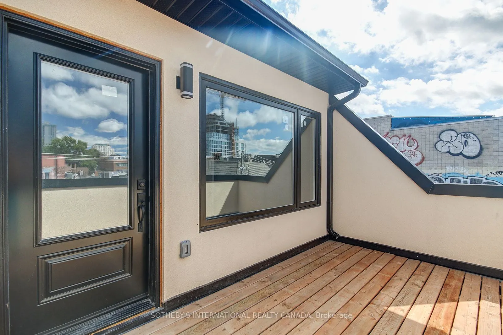 453 Dundas Street W, #3