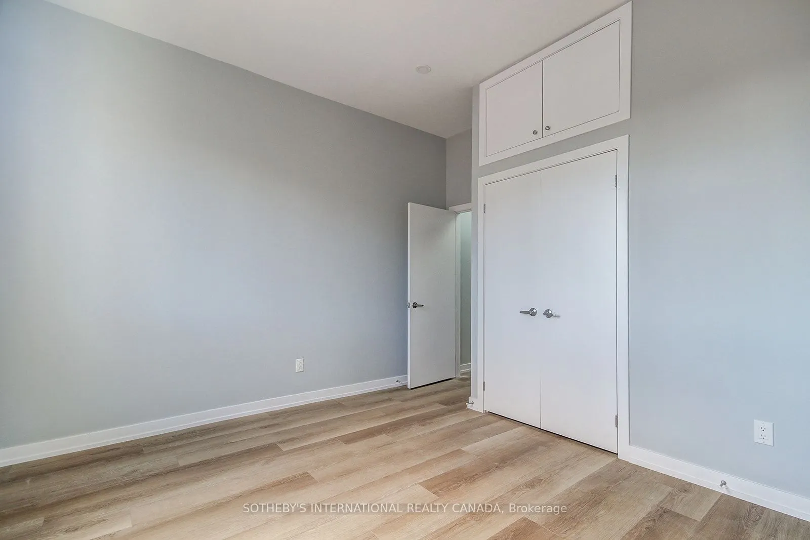 453 Dundas Street W, #3