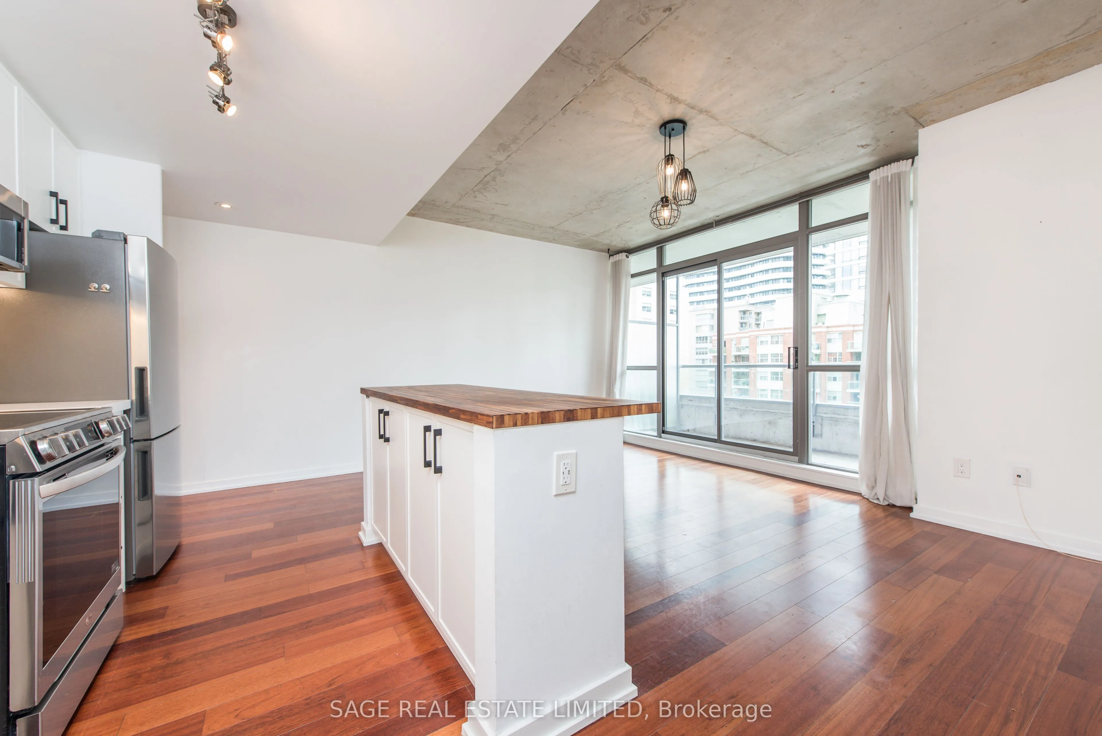 281 Mutual Street, #605
