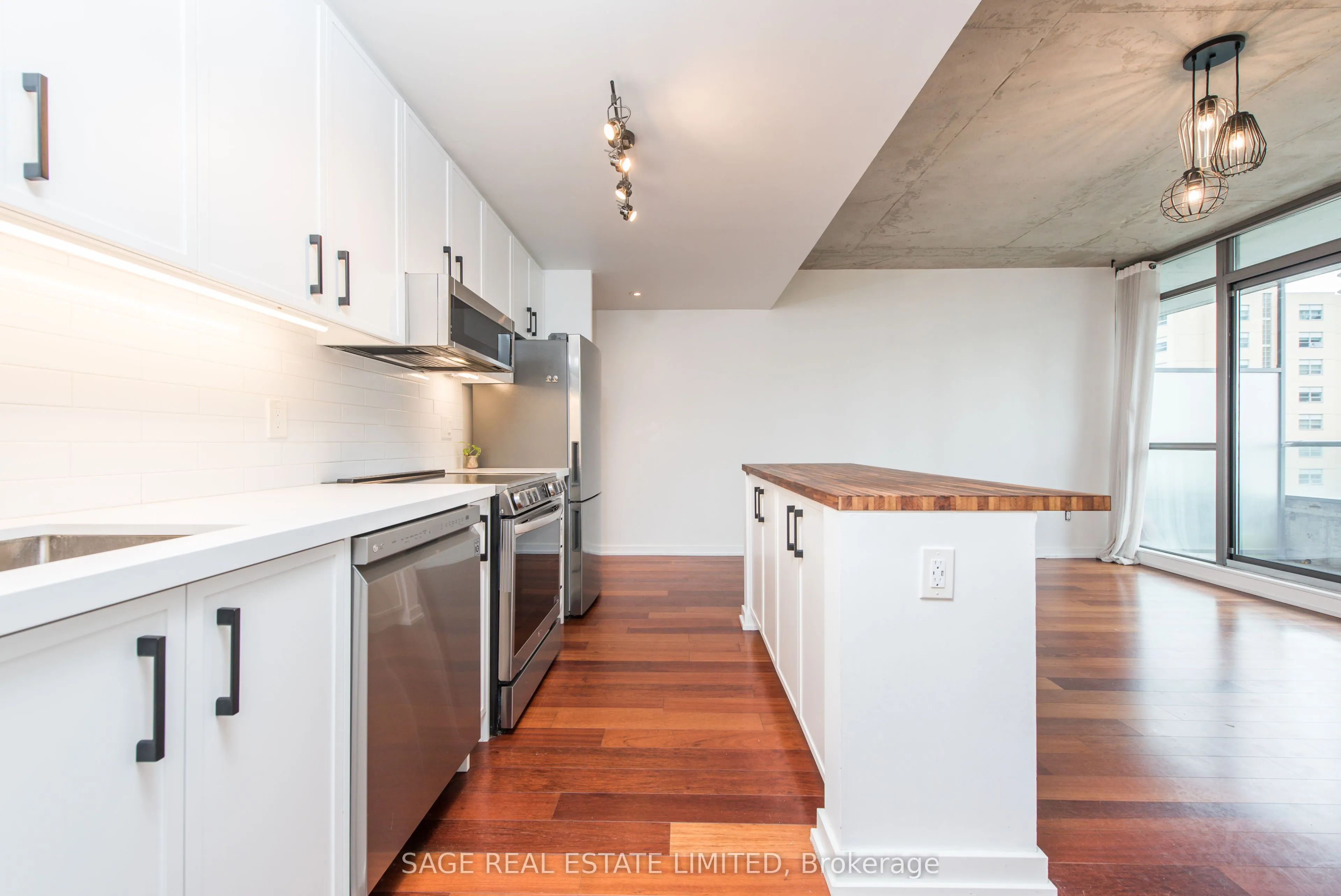 281 Mutual Street, #605