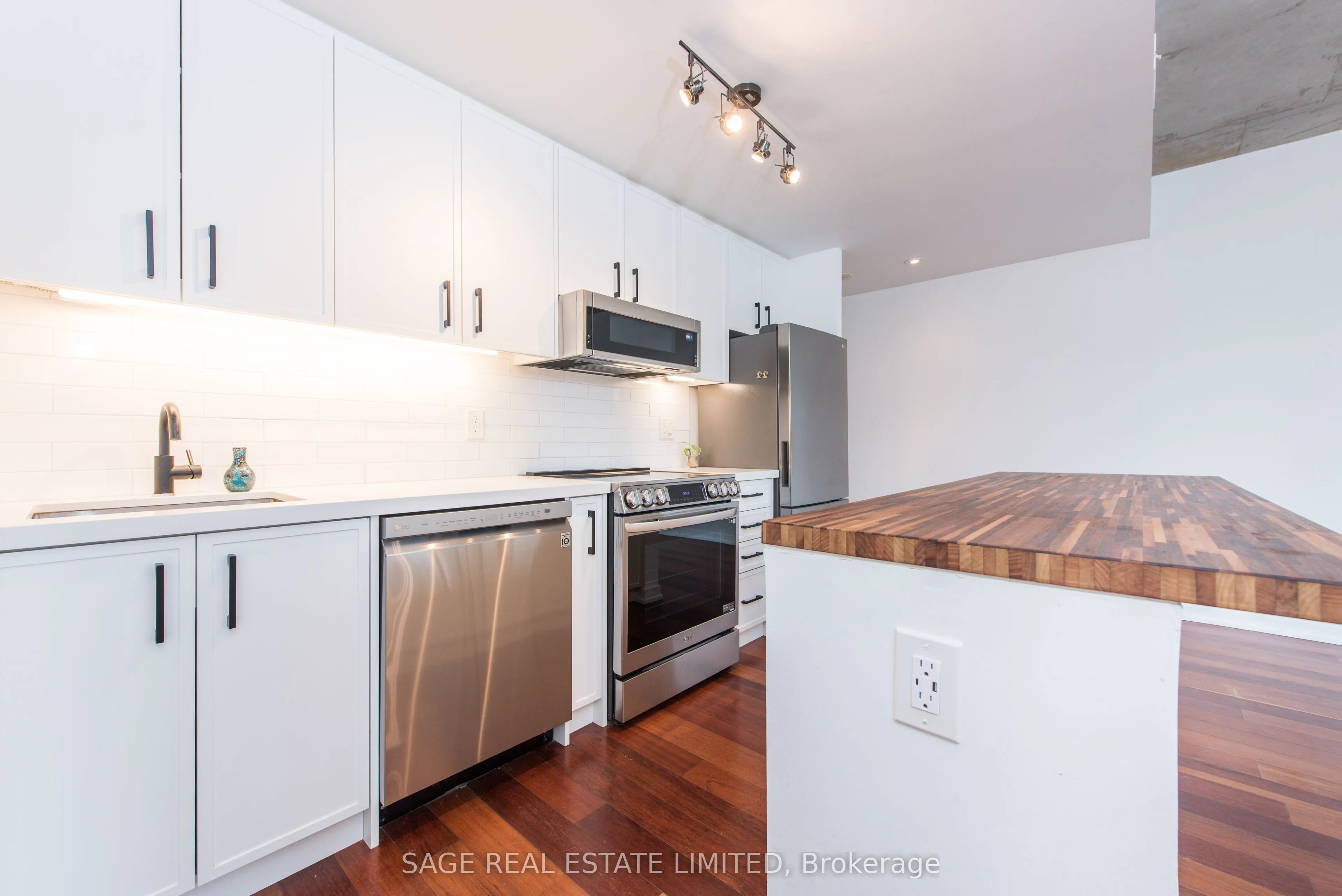 281 Mutual Street, #605