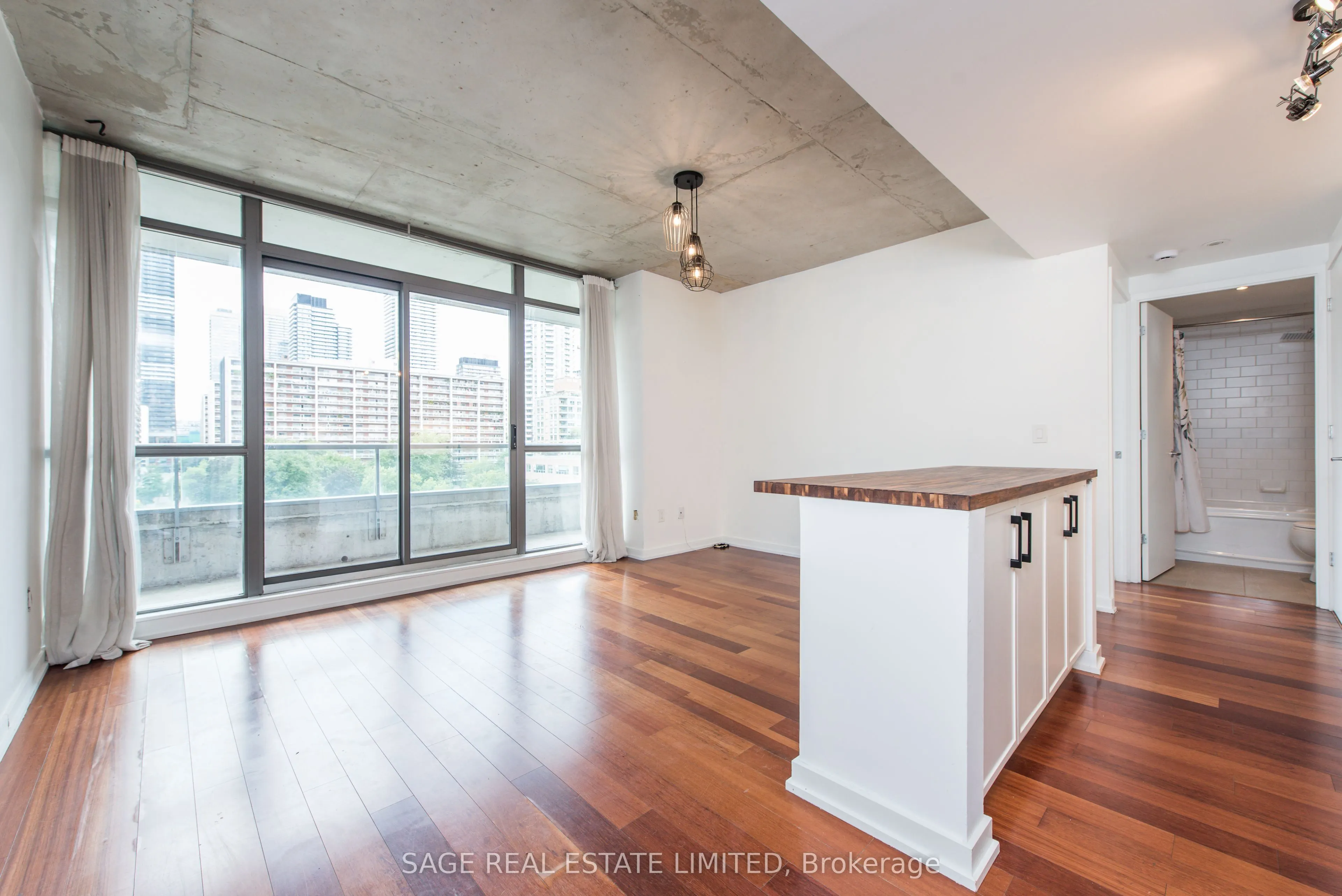 281 Mutual Street, #605
