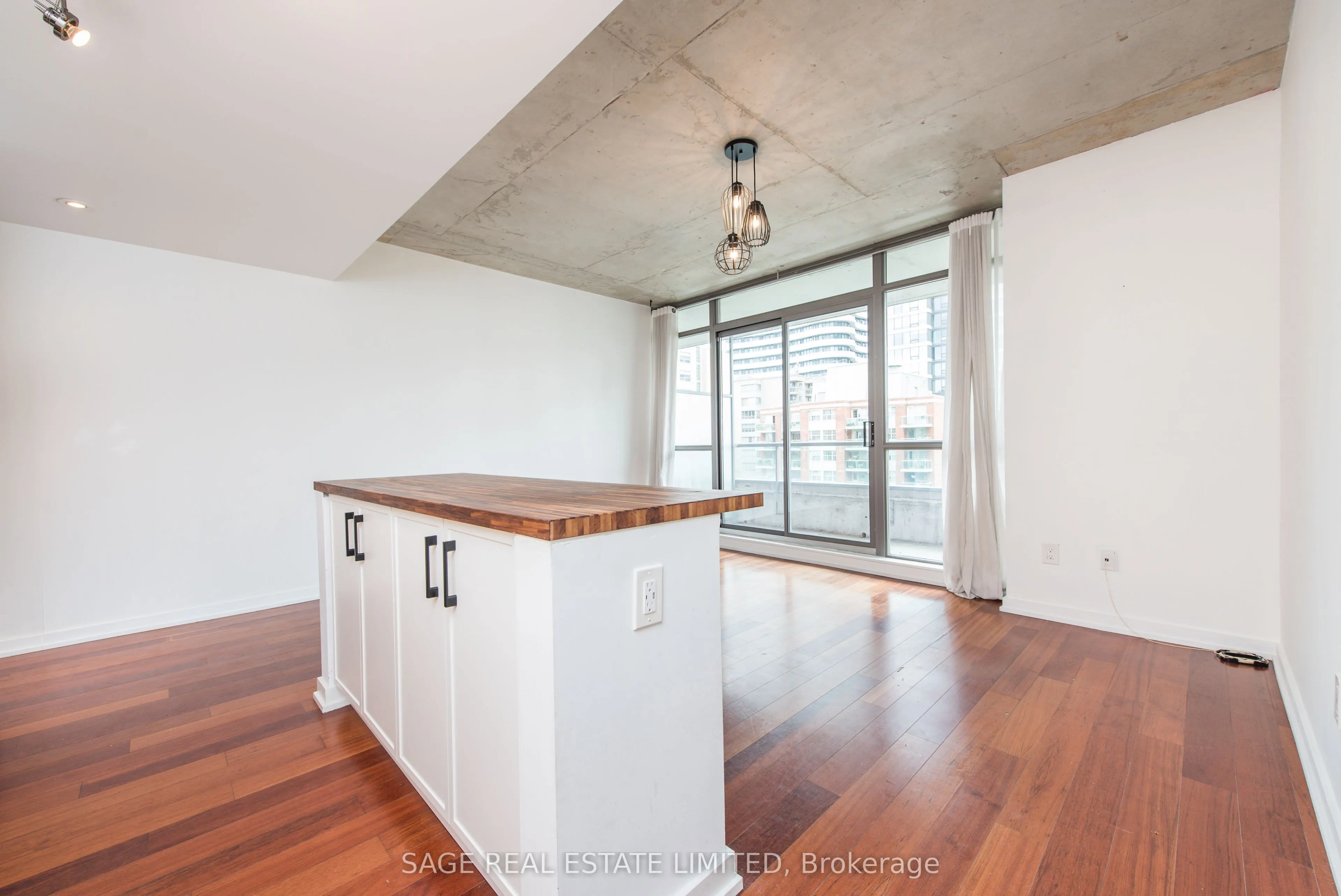 281 Mutual Street, #605