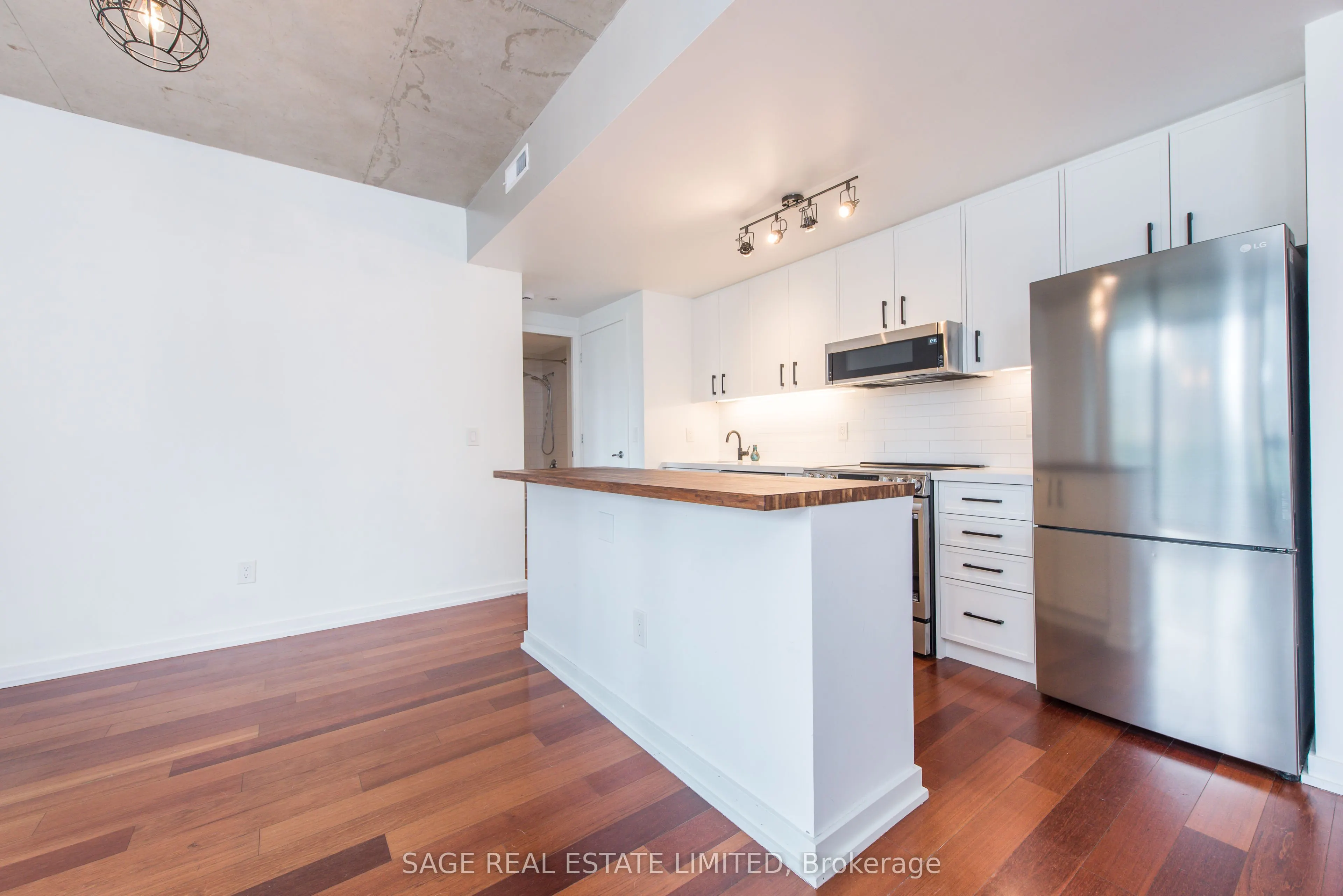 281 Mutual Street, #605