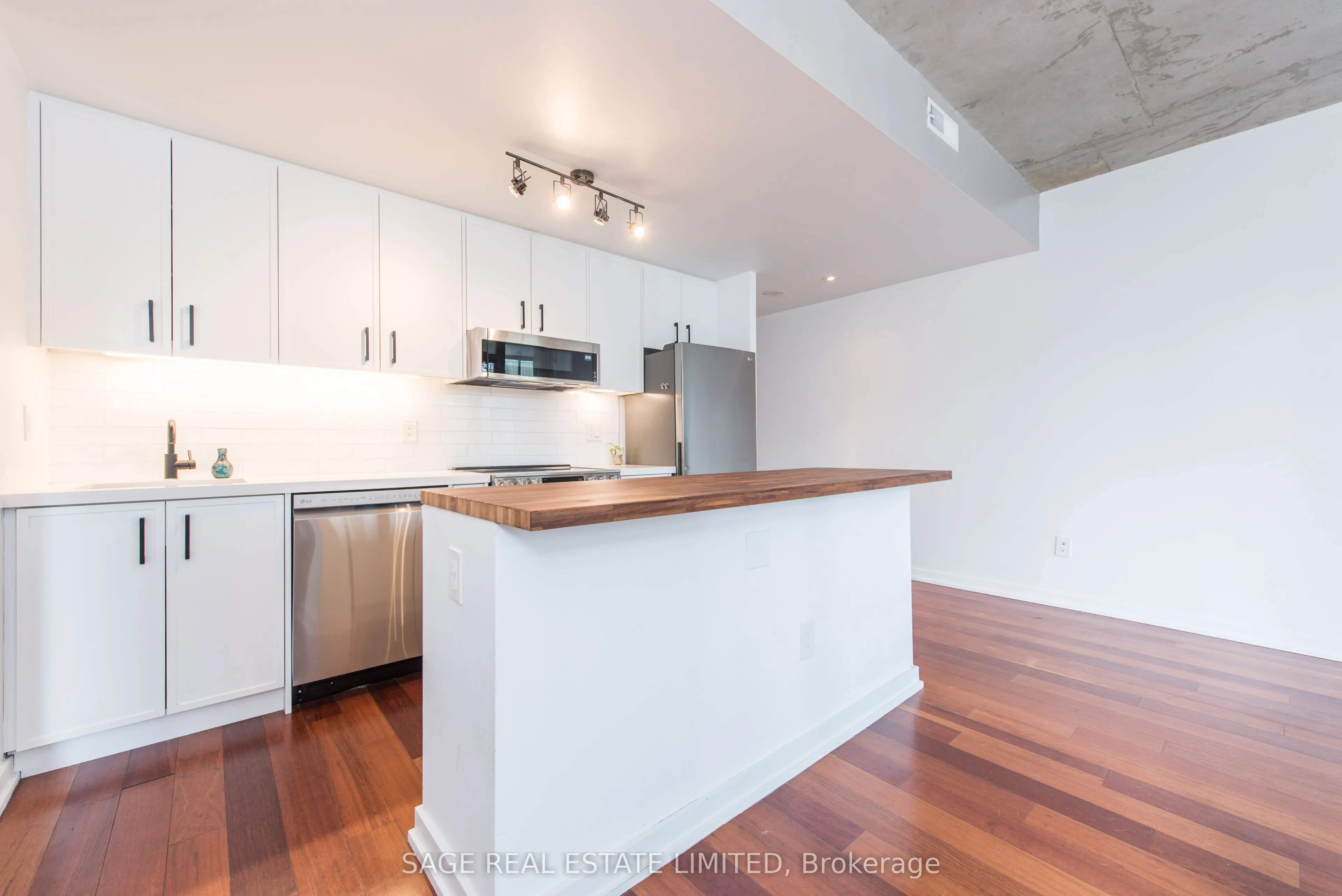 281 Mutual Street, #605