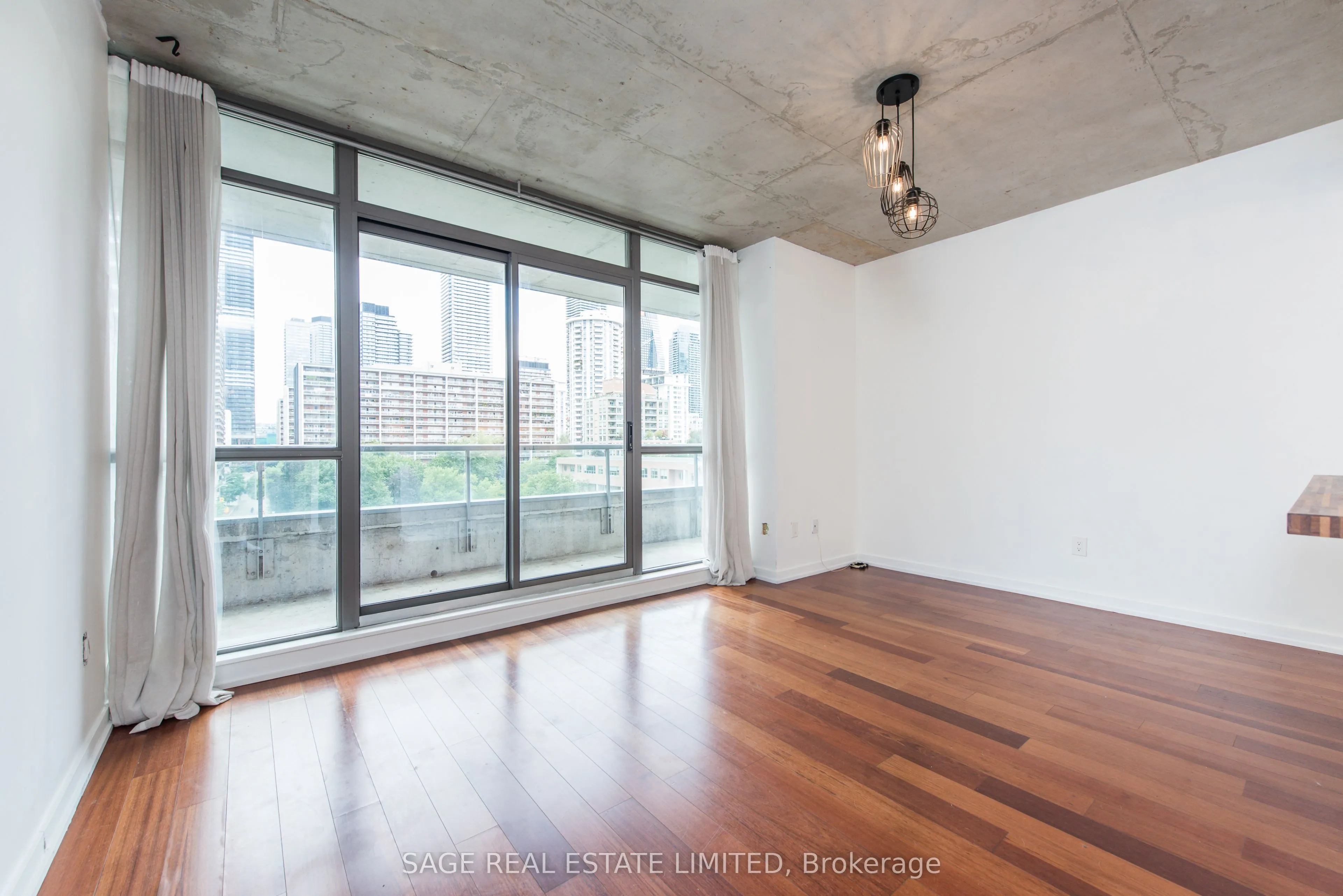 281 Mutual Street, #605