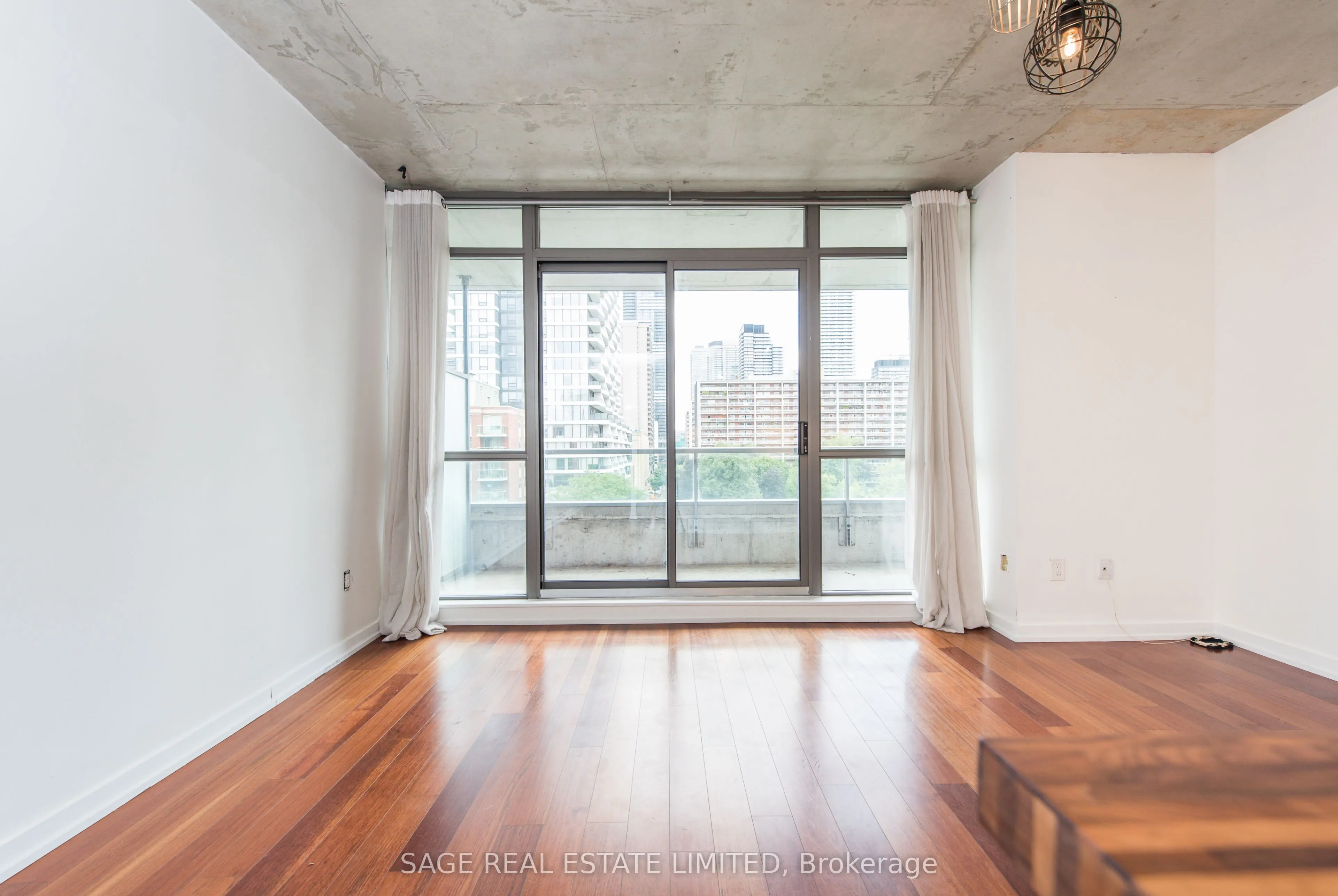 281 Mutual Street, #605