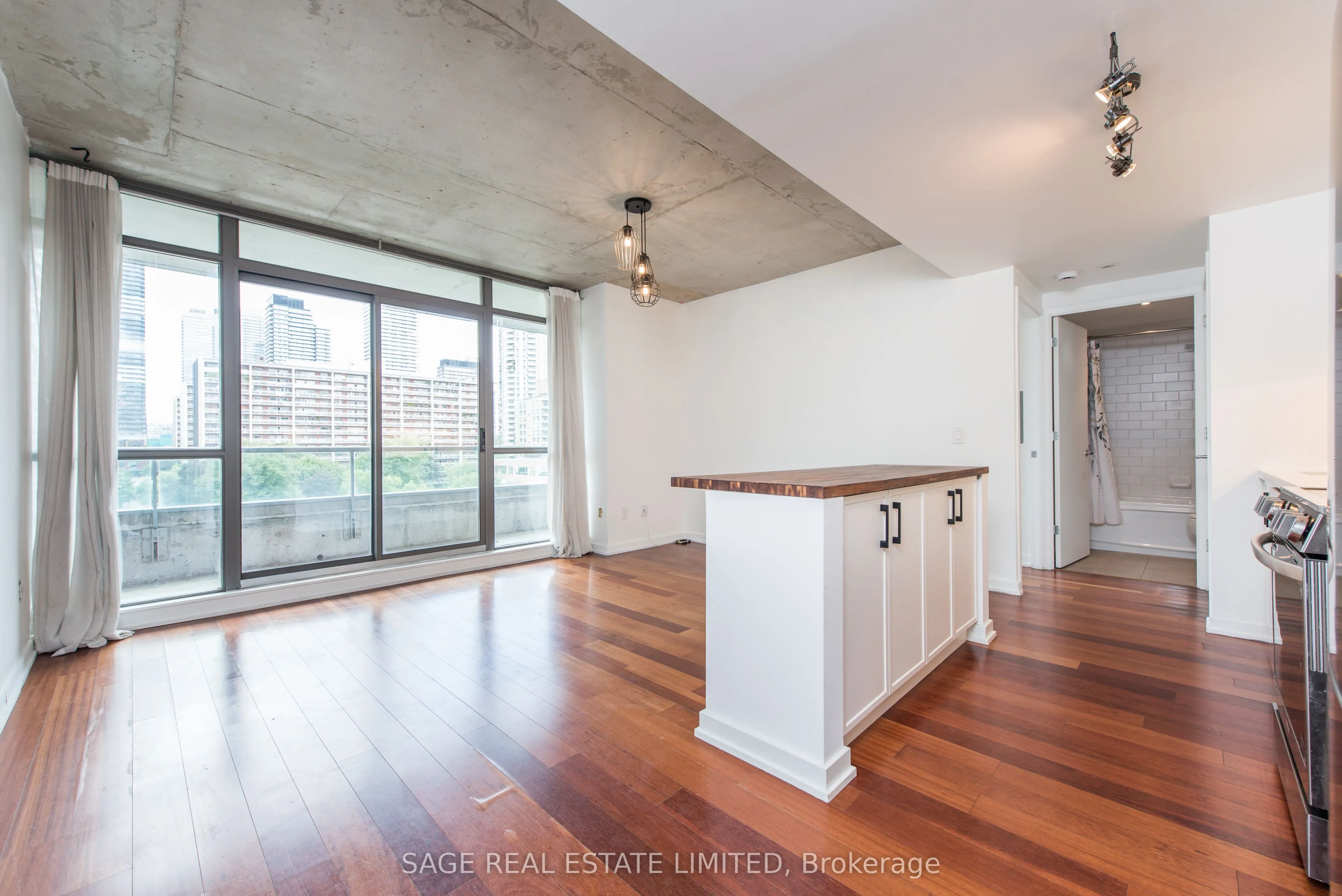 281 Mutual Street, #605