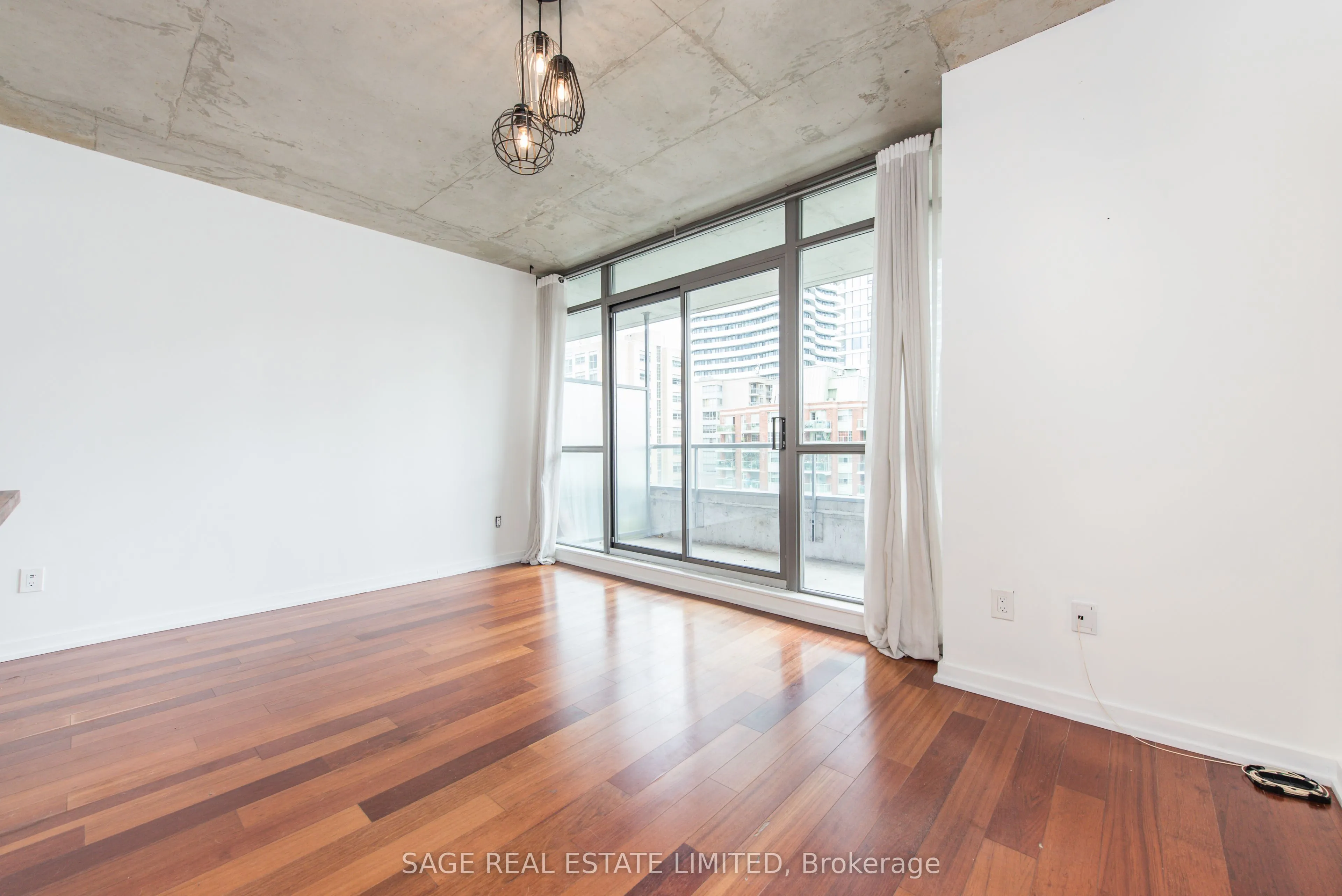 281 Mutual Street, #605