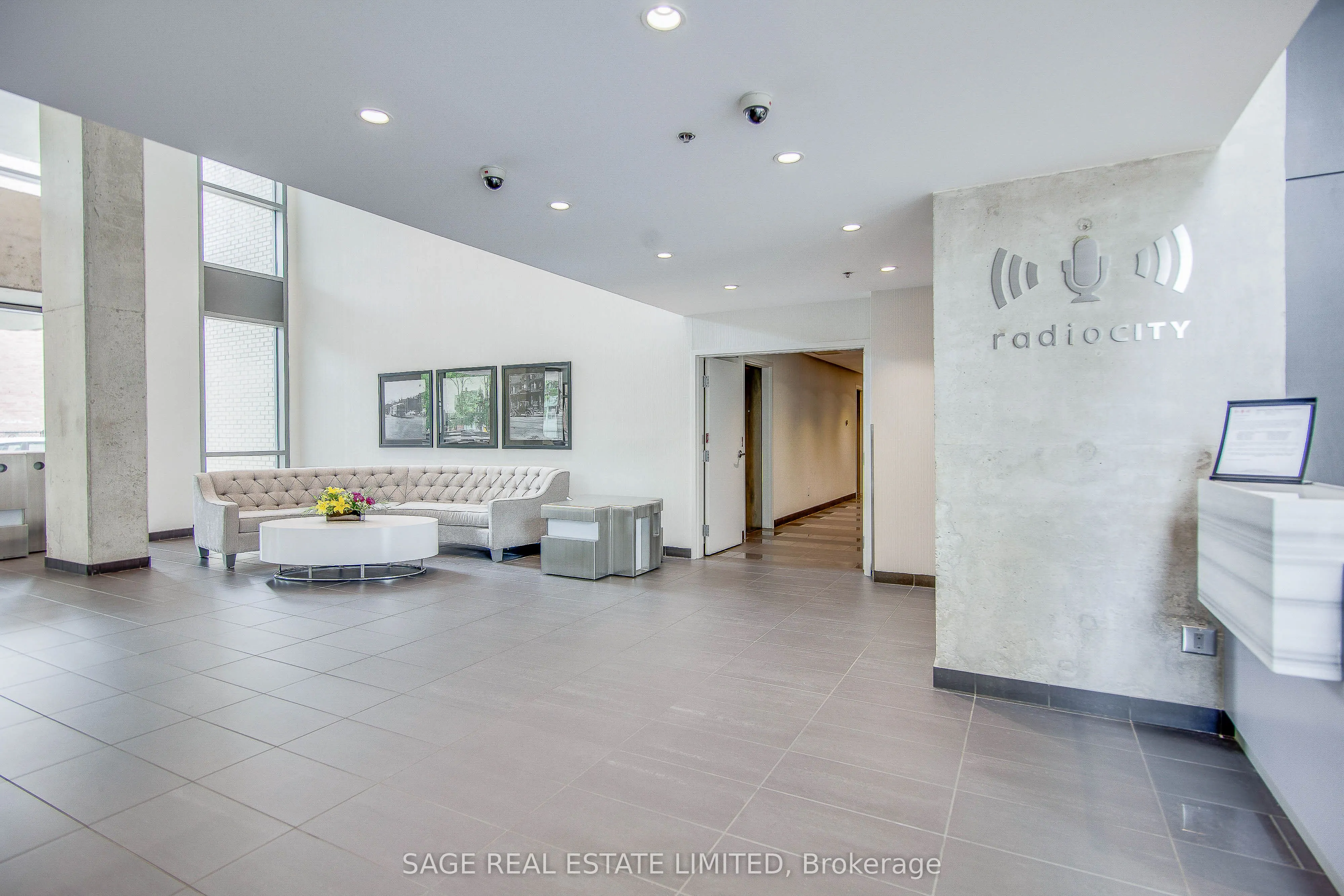 281 Mutual Street, #605