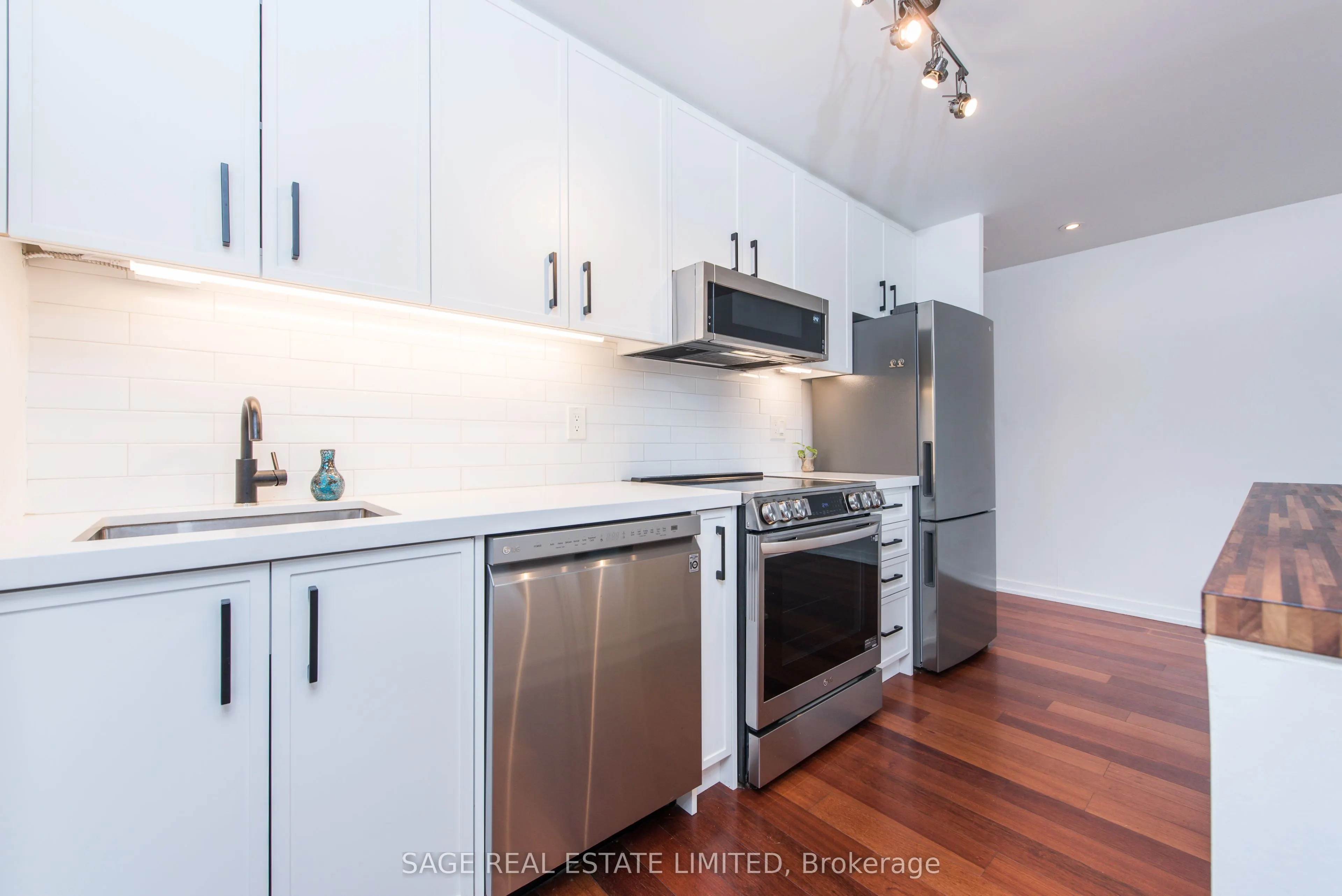 281 Mutual Street, #605