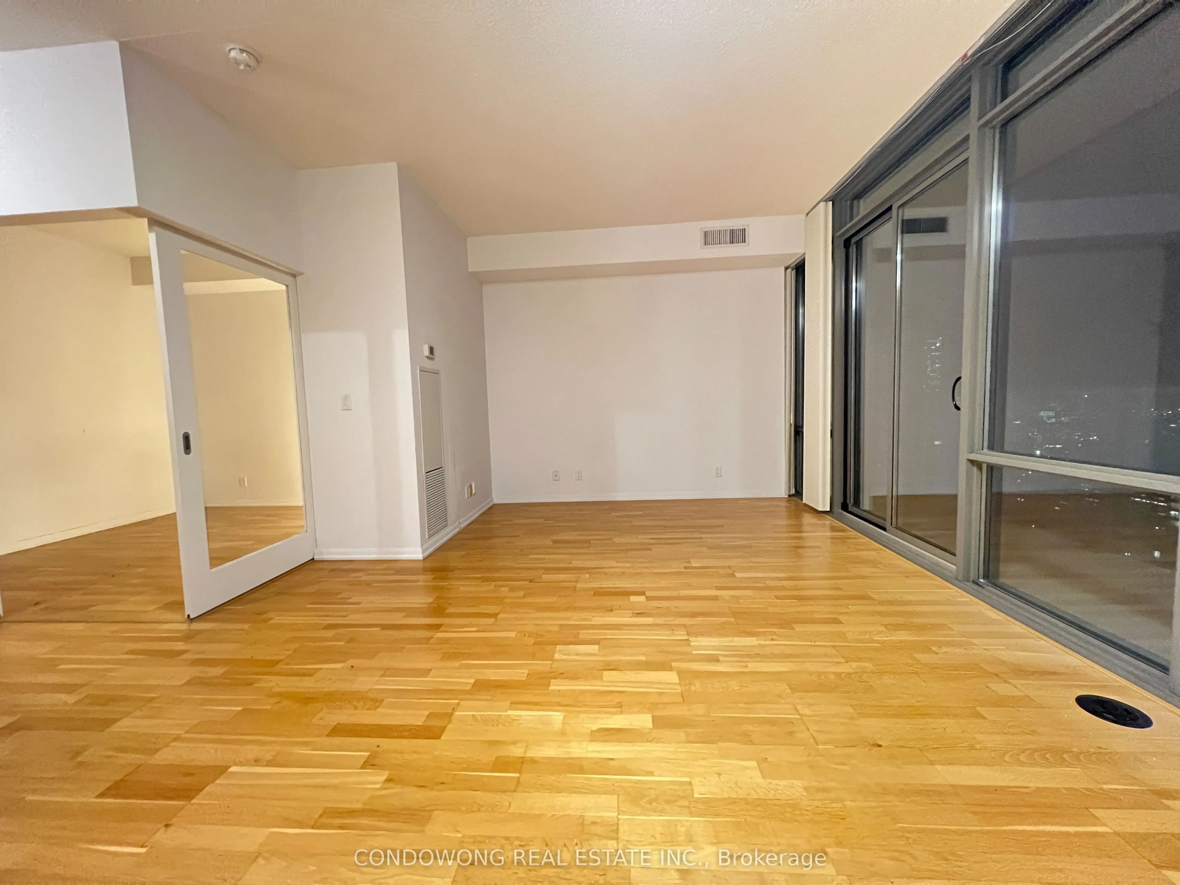832 Bay Street, #4201