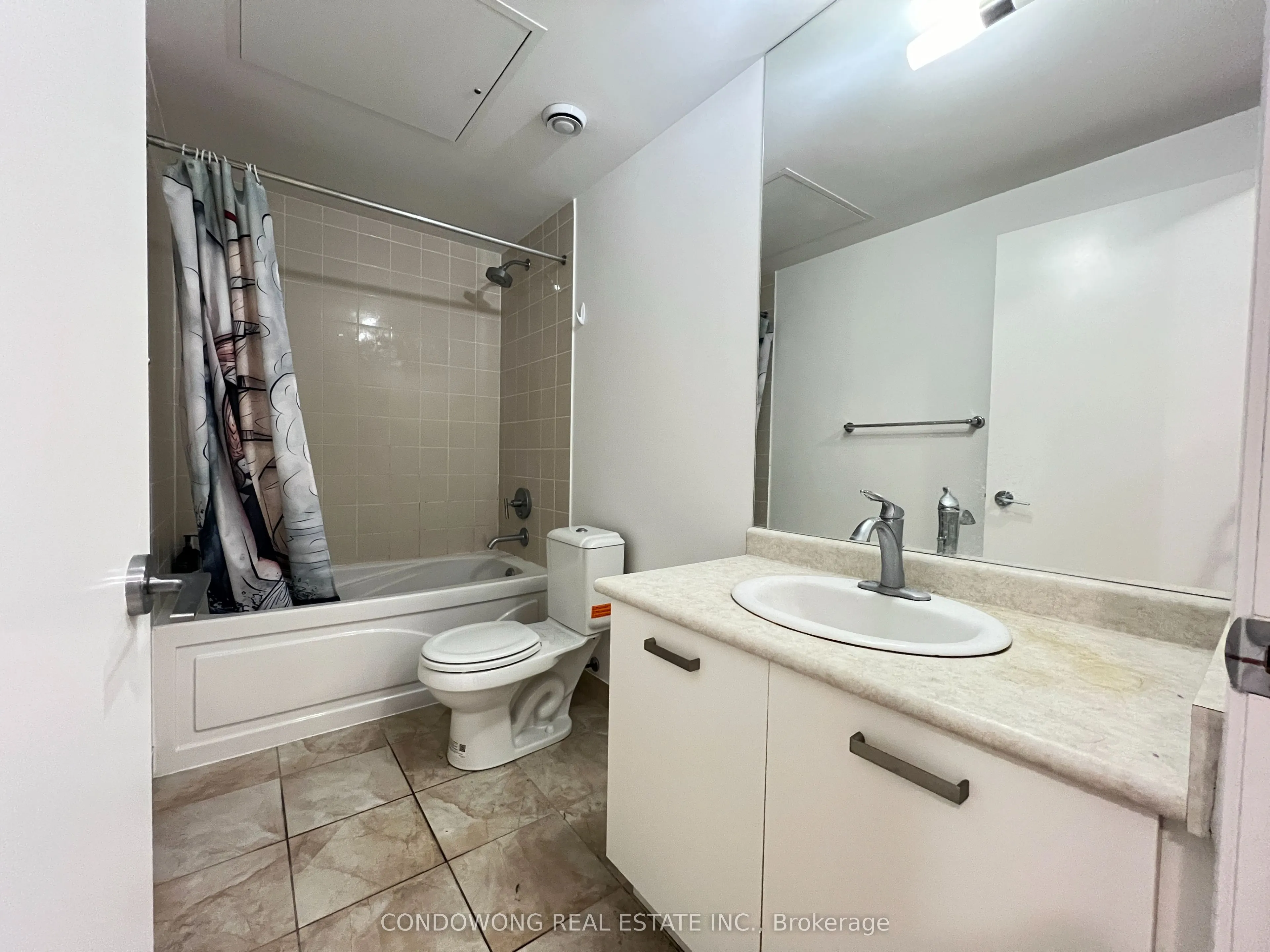832 Bay Street, #4201