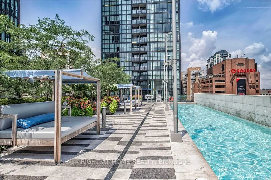101 Charles Street E, #4801