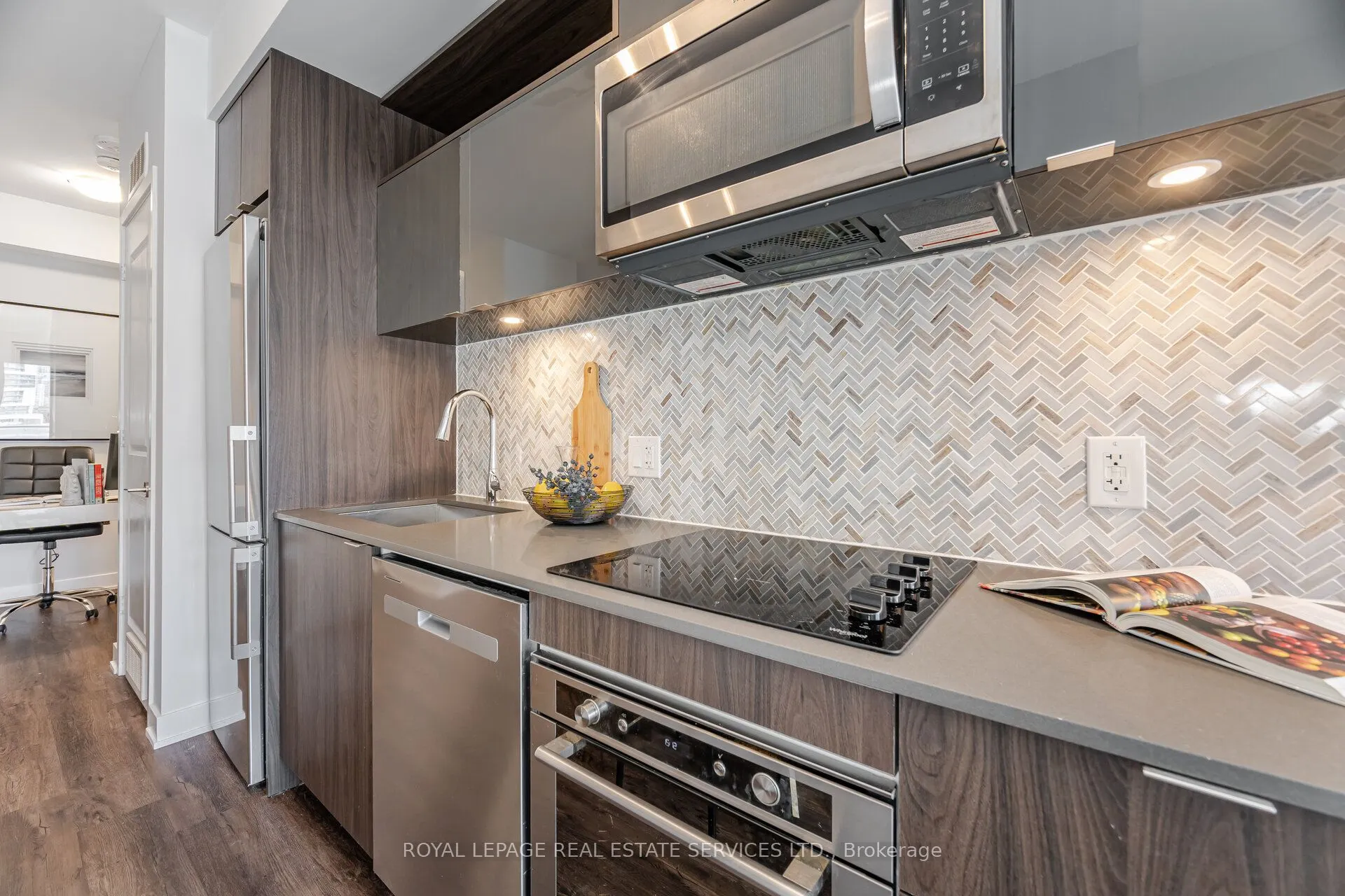 100 Dalhousie Street W, #803