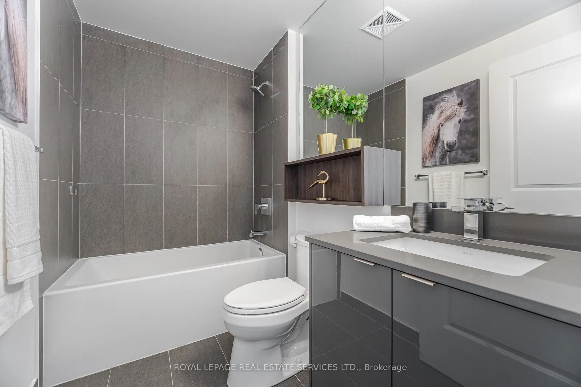 100 Dalhousie Street W, #803