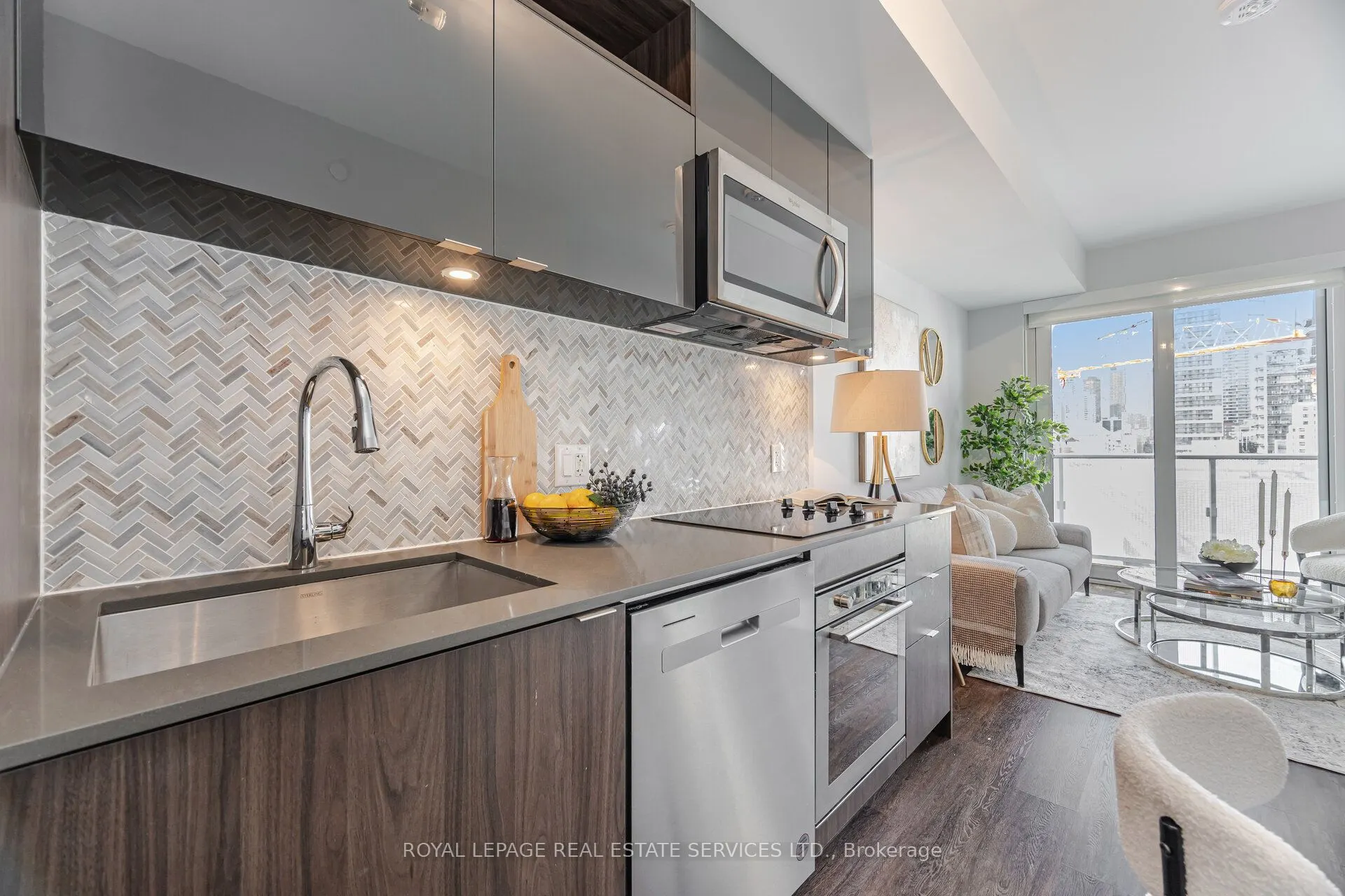 100 Dalhousie Street W, #803