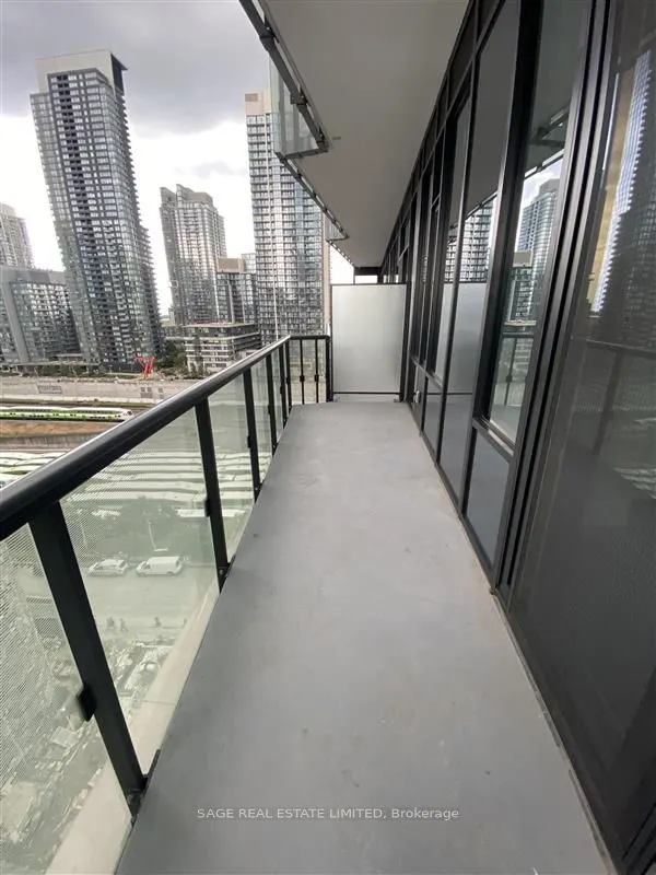 480 Front Street W, #712