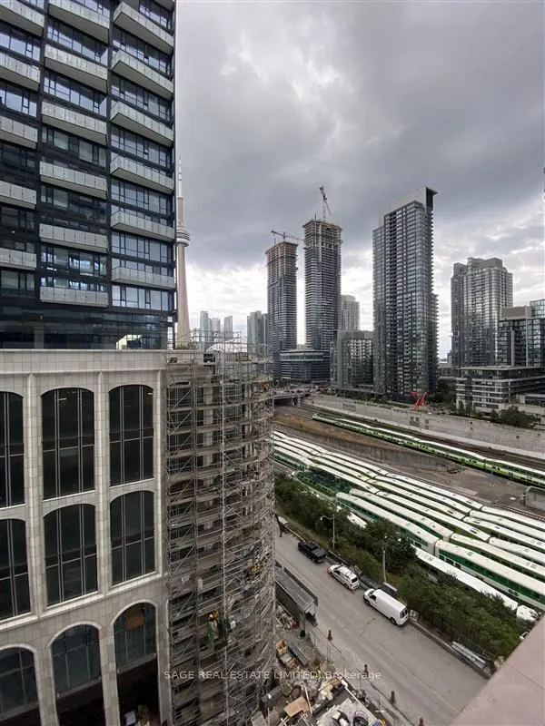 480 Front Street W, #712
