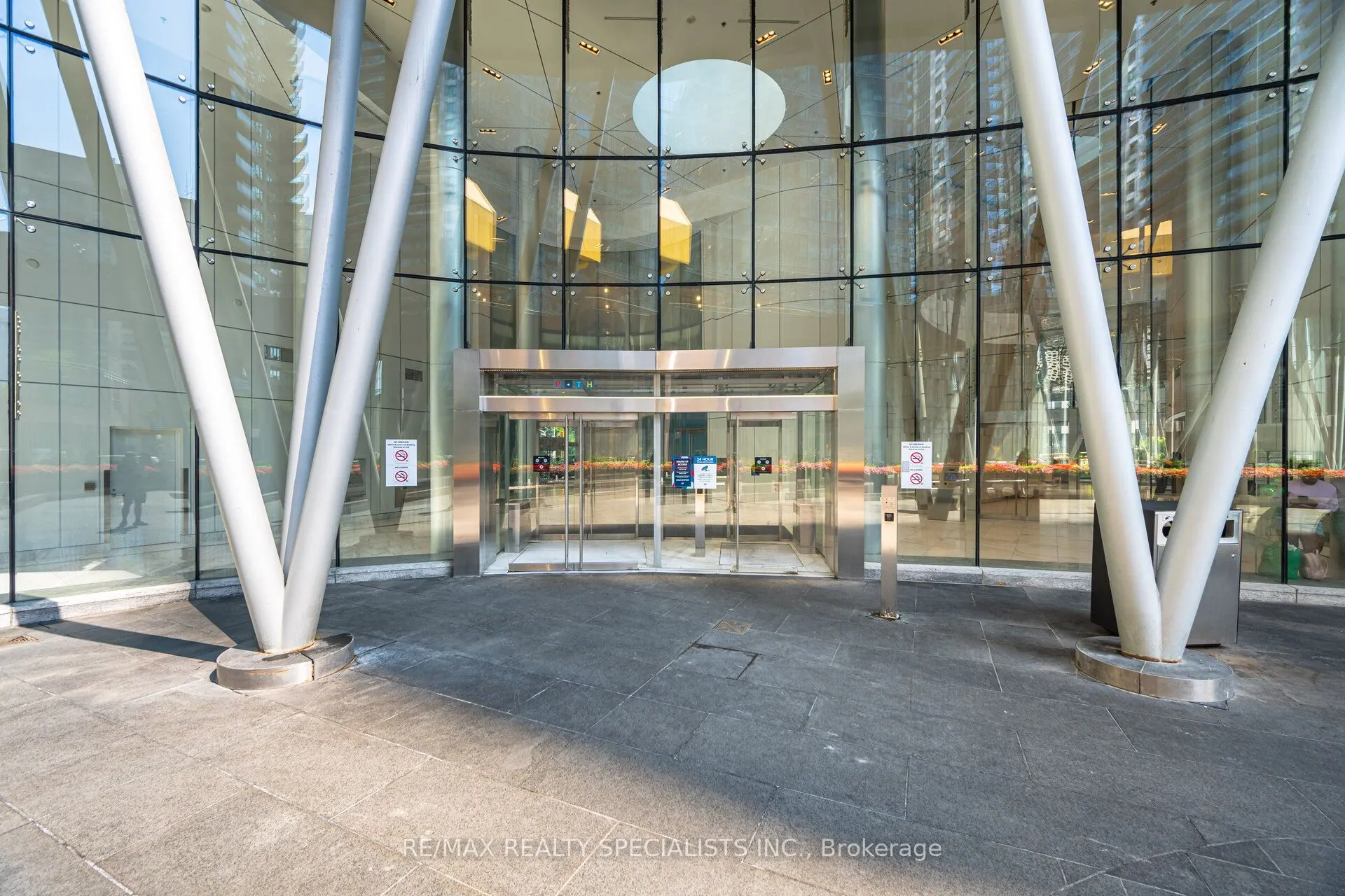 12 York Street, #804