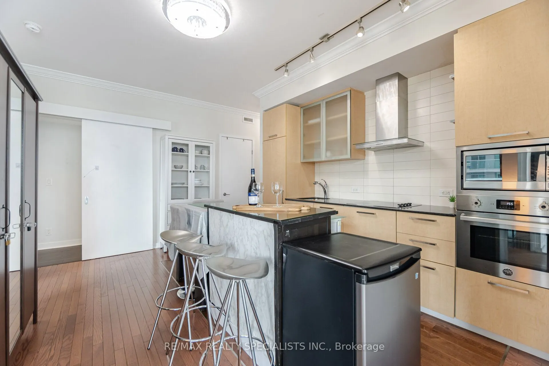 12 York Street, #804