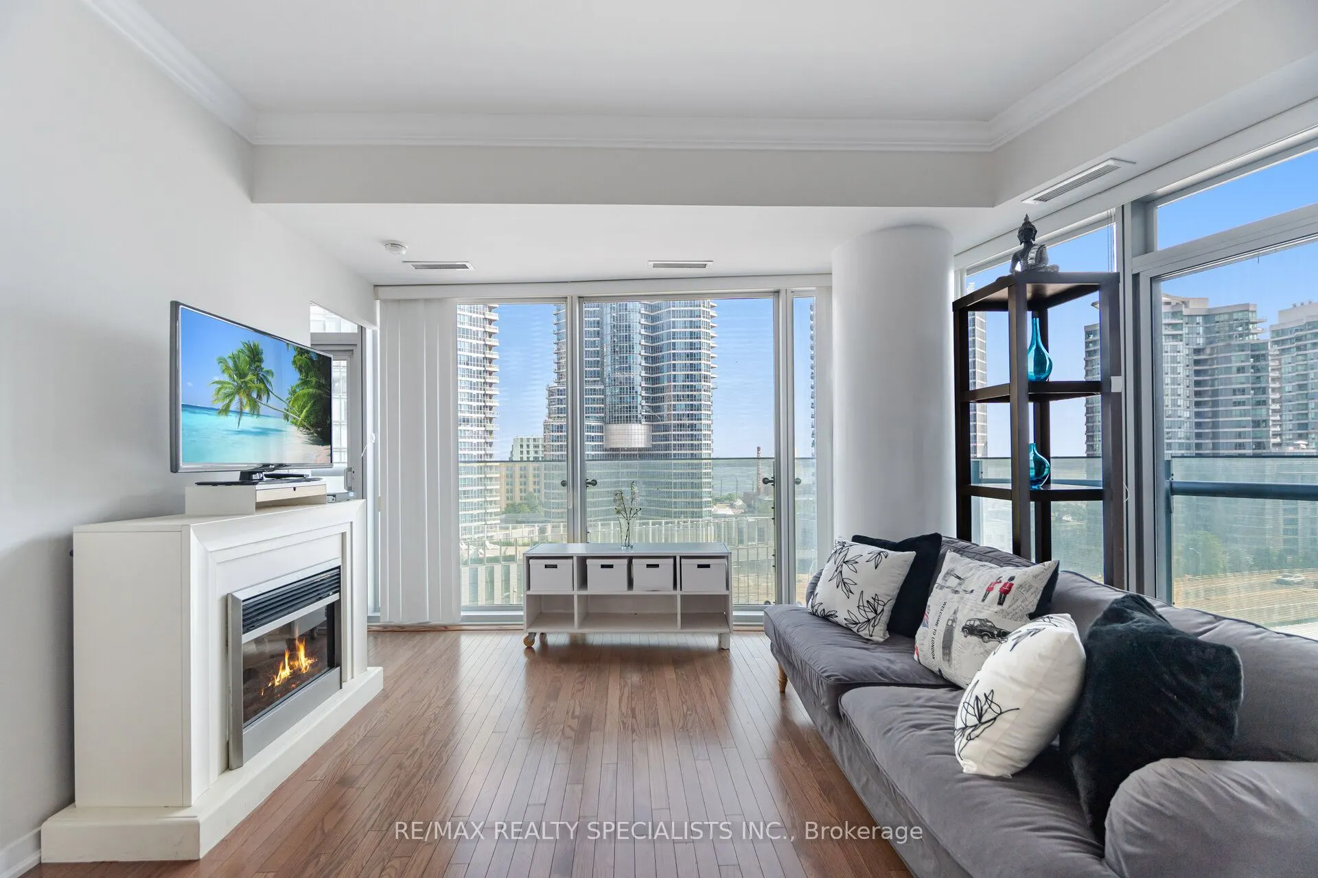 12 York Street, #804