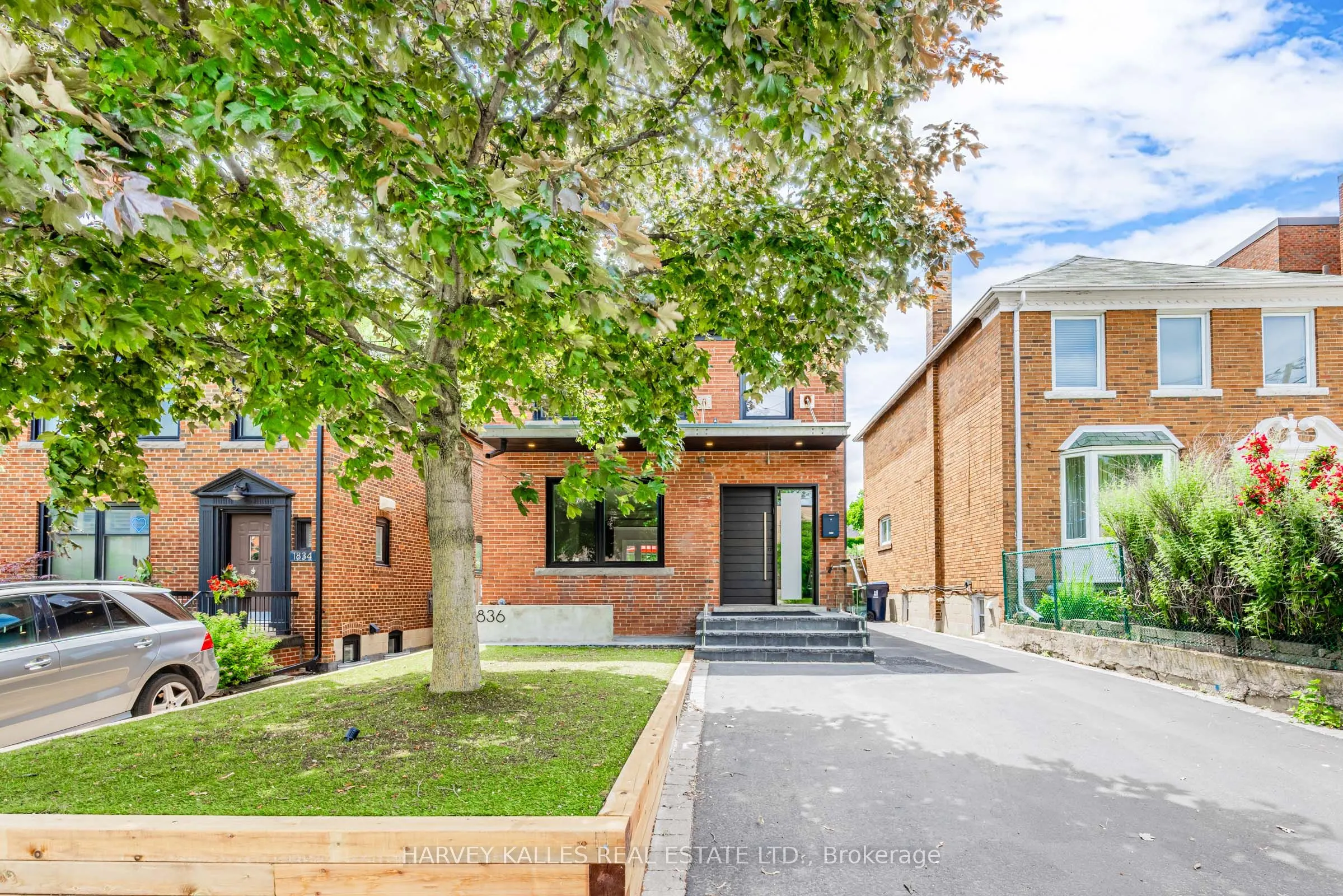 1836 Bathurst Street