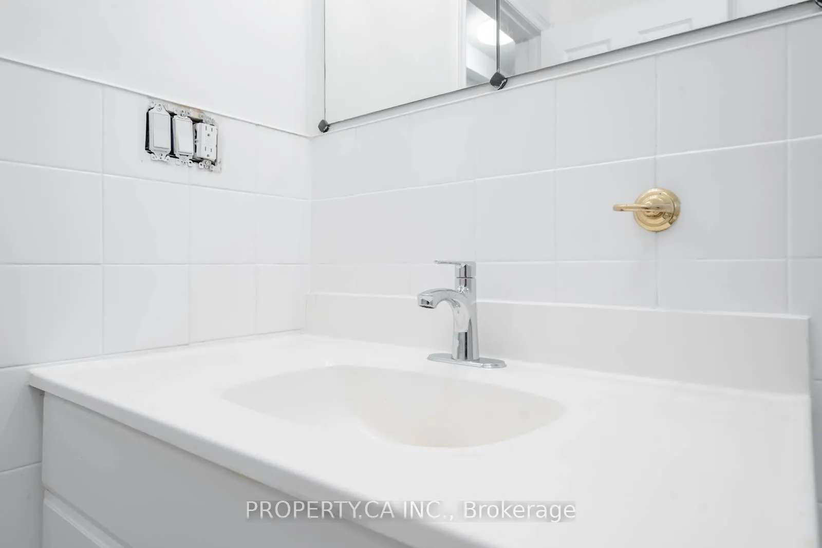 196 Augusta Avenue, #2nd/3rd Flr