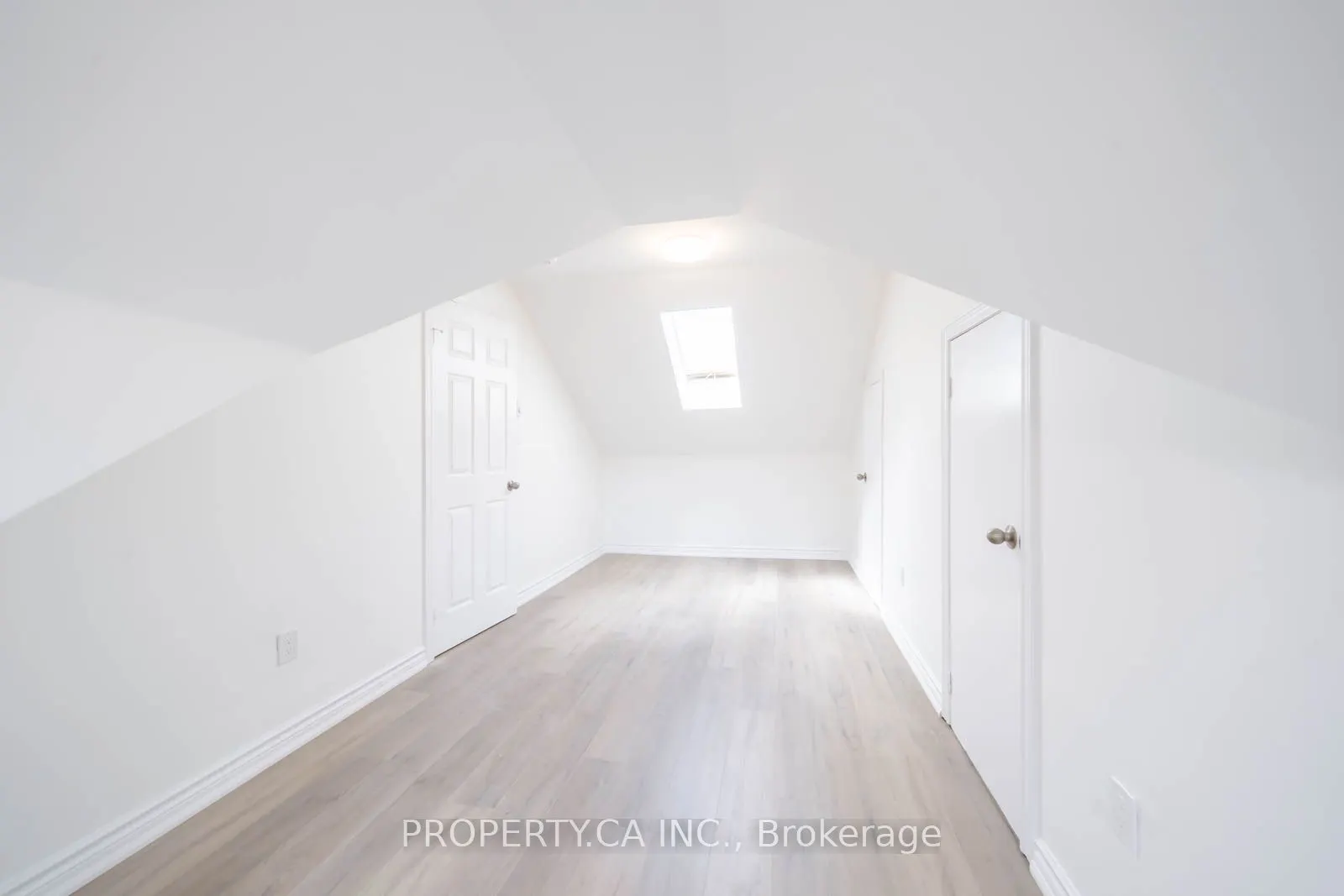 196 Augusta Avenue, #2nd/3rd Flr