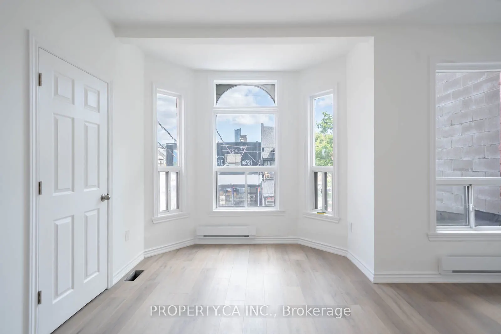 196 Augusta Avenue, #2nd/3rd Flr