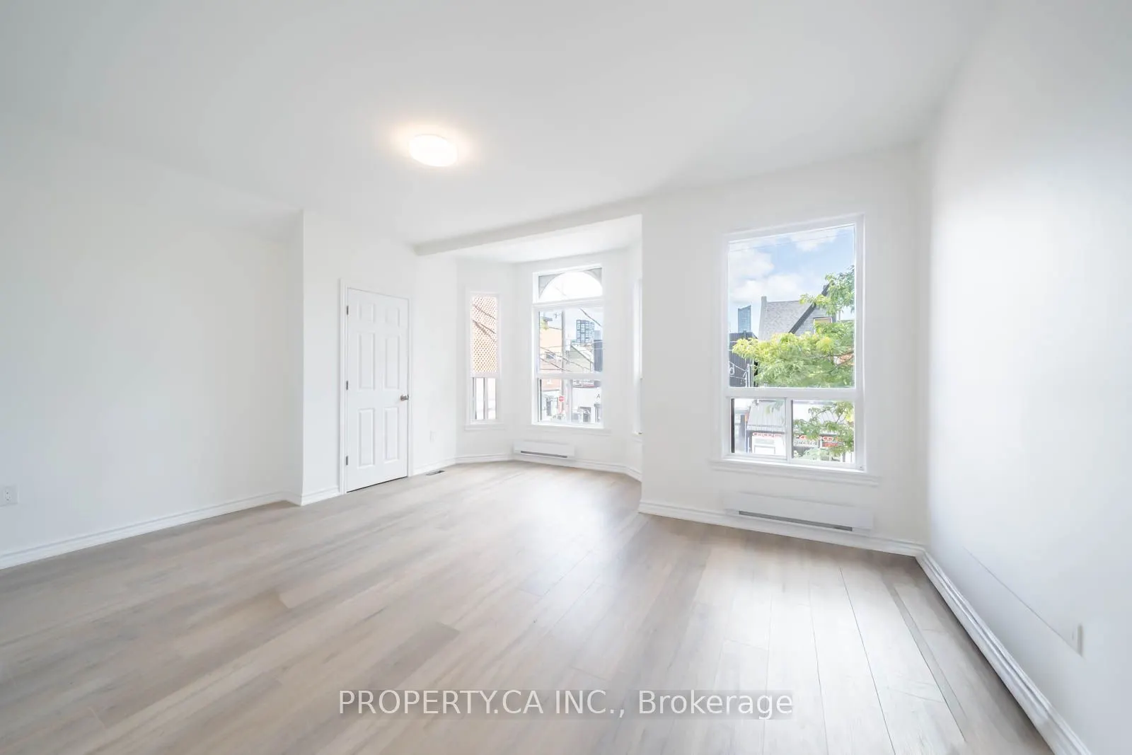 196 Augusta Avenue, #2nd/3rd Flr