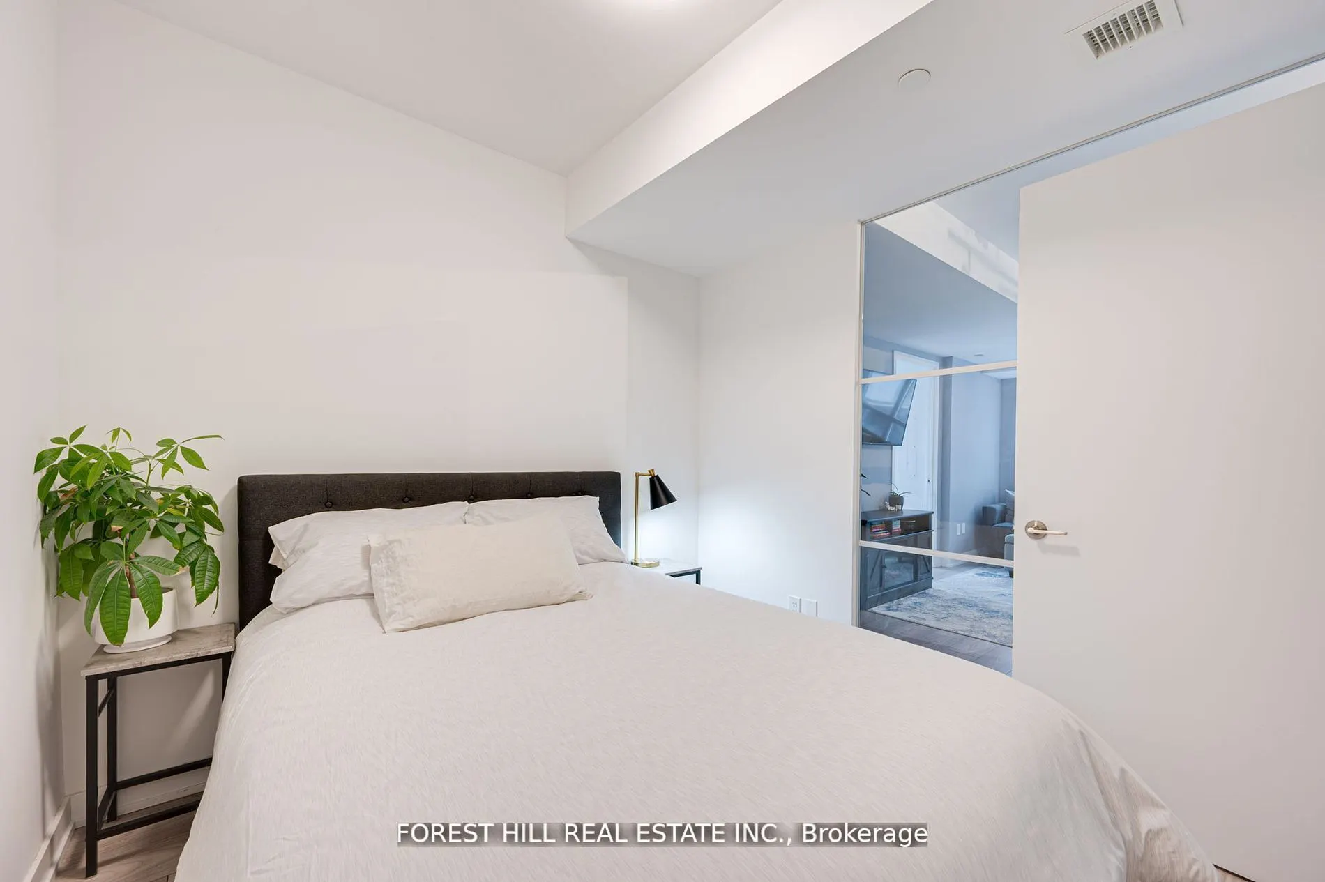 8 Tippett Road, #411