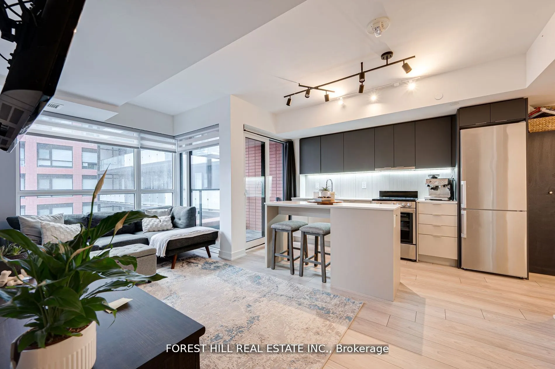 8 Tippett Road, #411