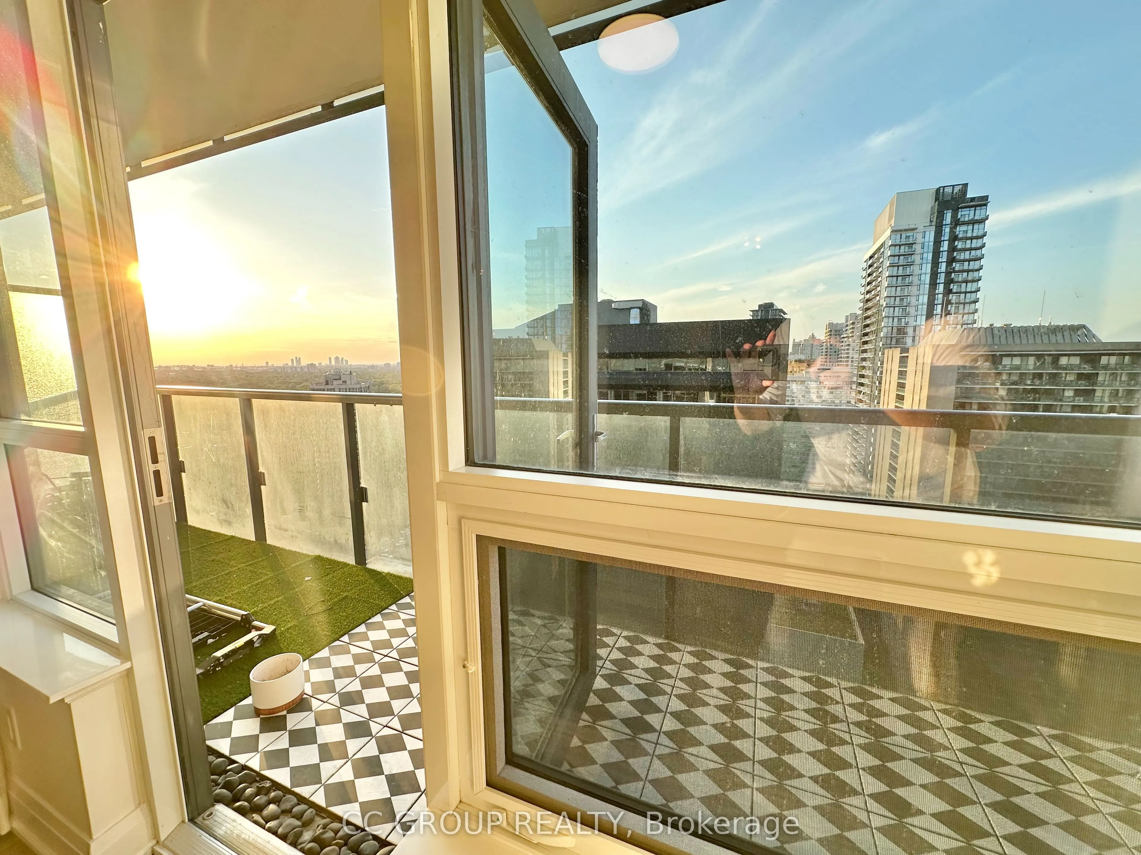 5 Sheppard Avenue E, #2222