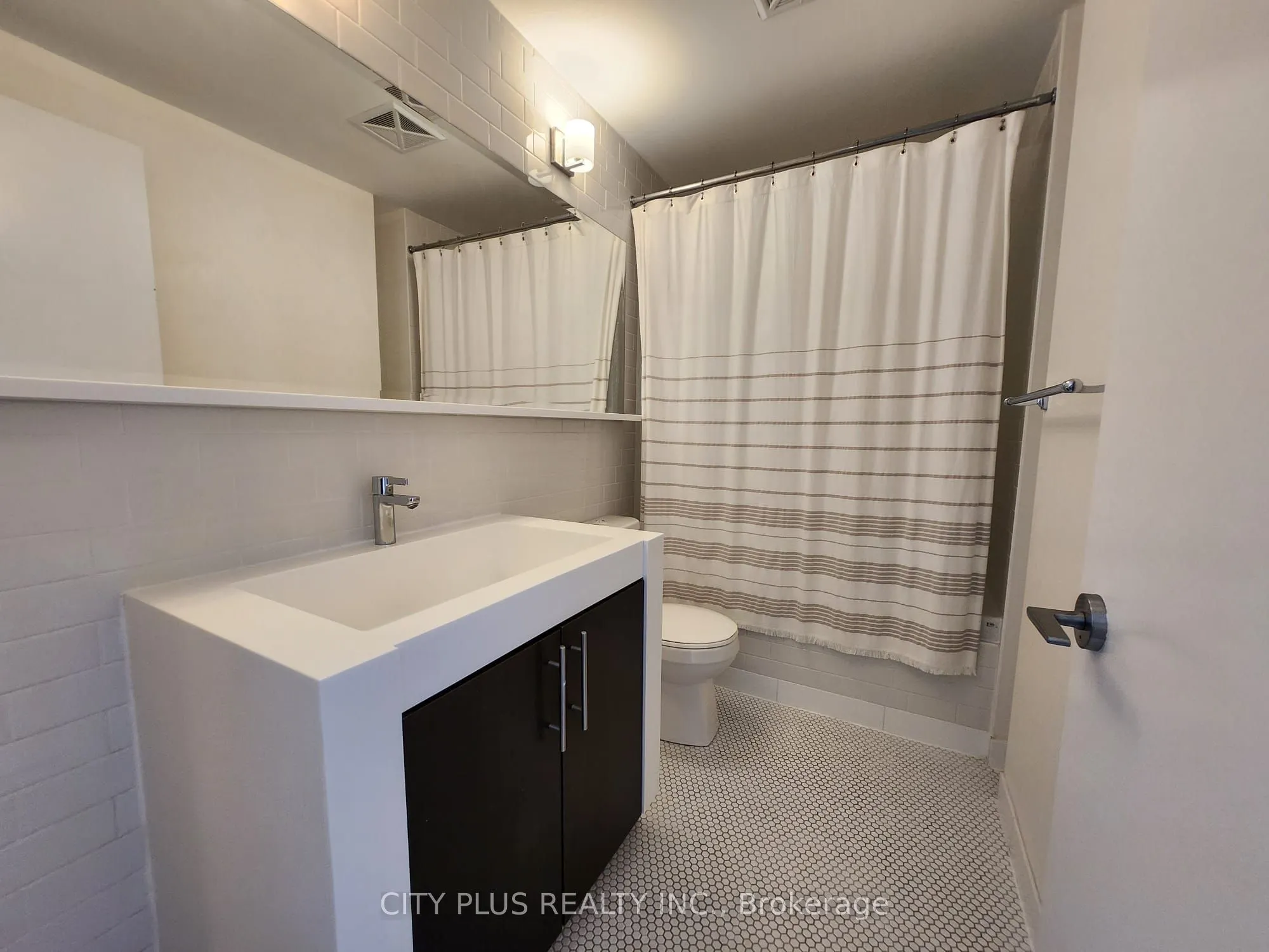 156 Portland Street, #611