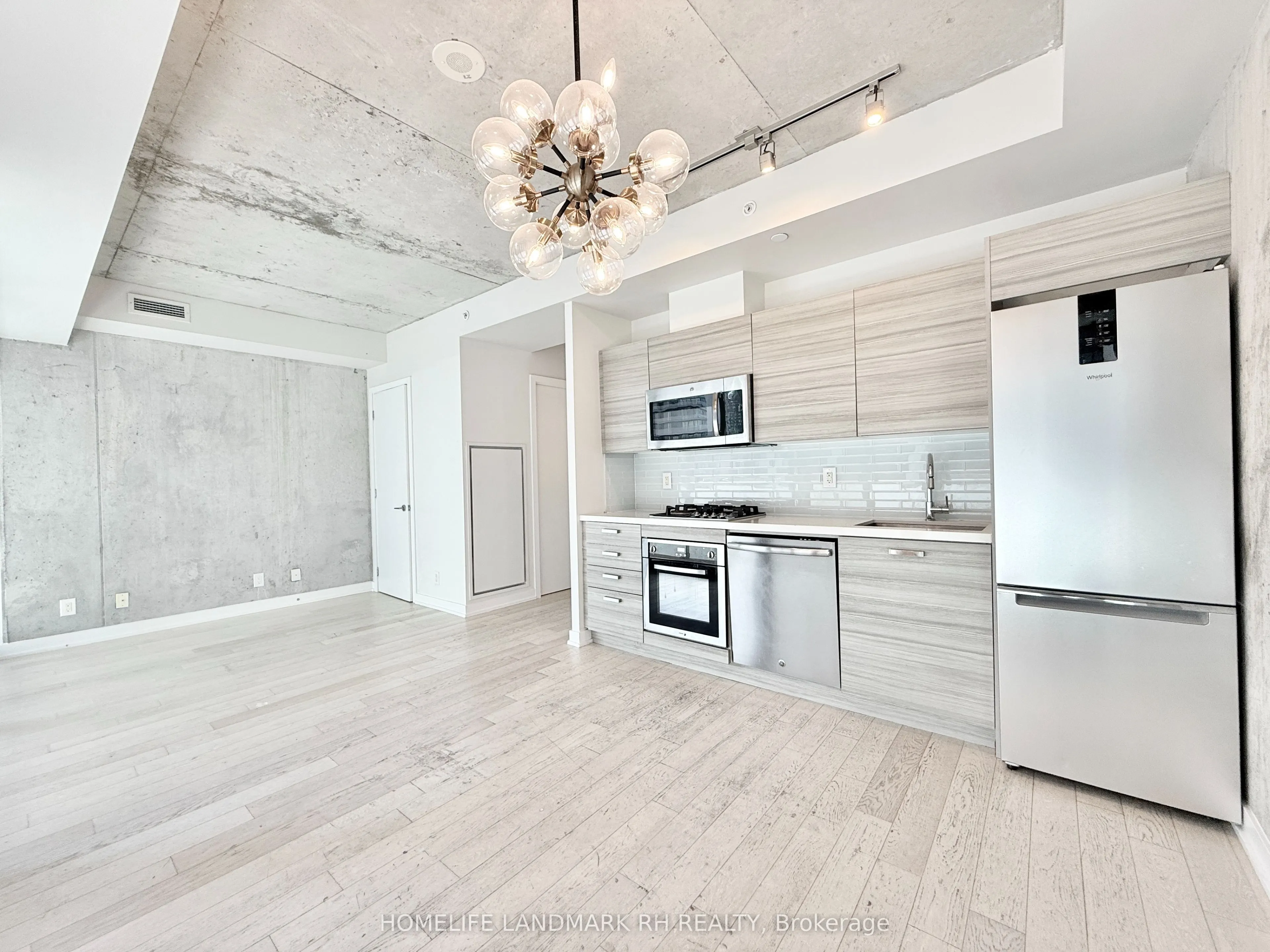 11 Charlotte Street, #2501