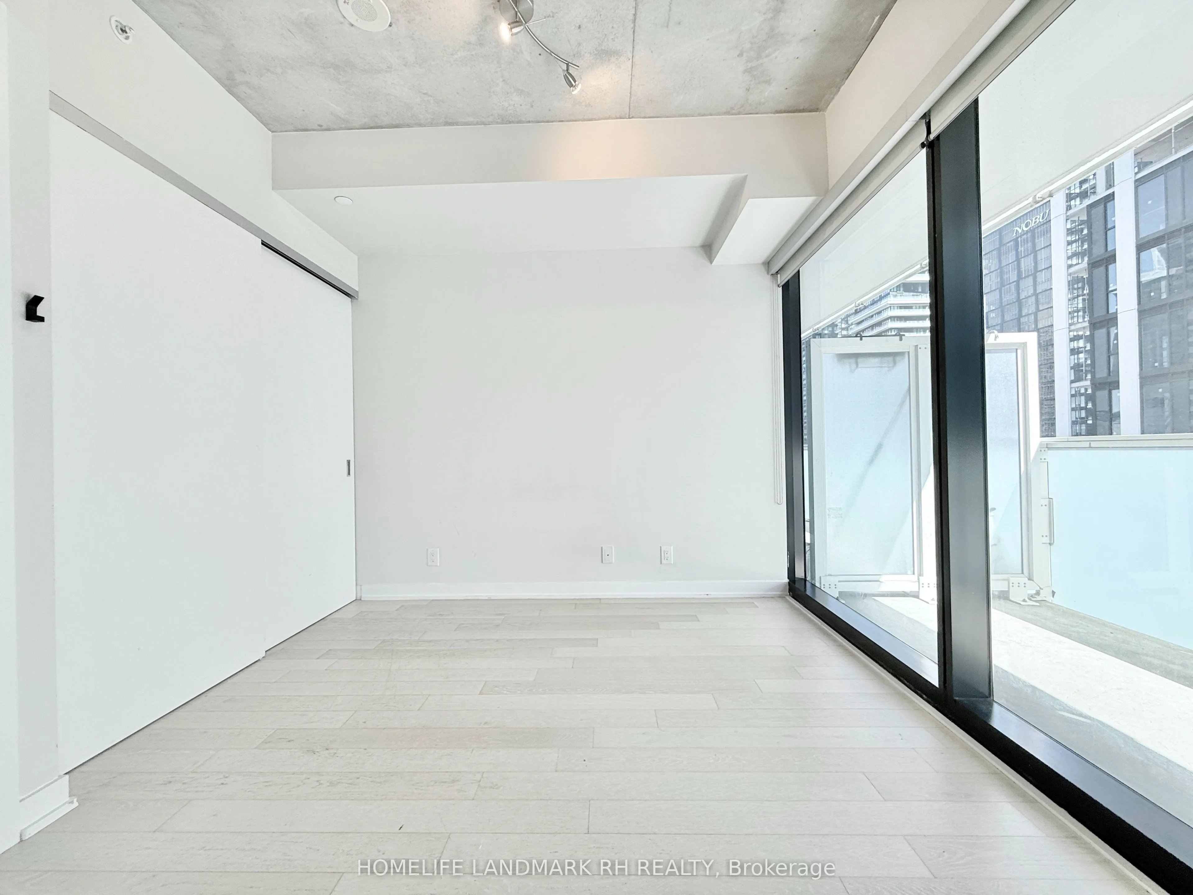 11 Charlotte Street, #2501