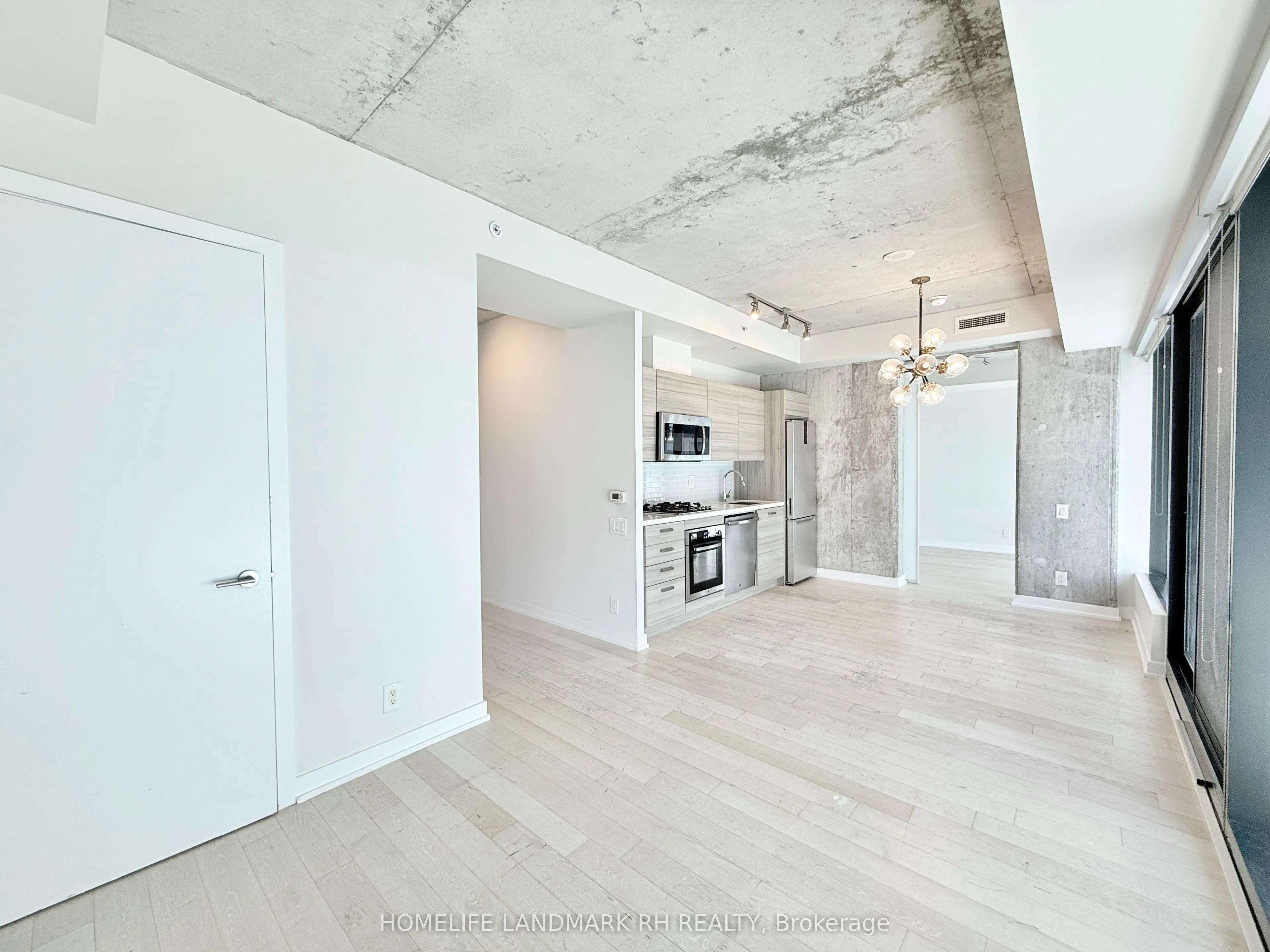 11 Charlotte Street, #2501