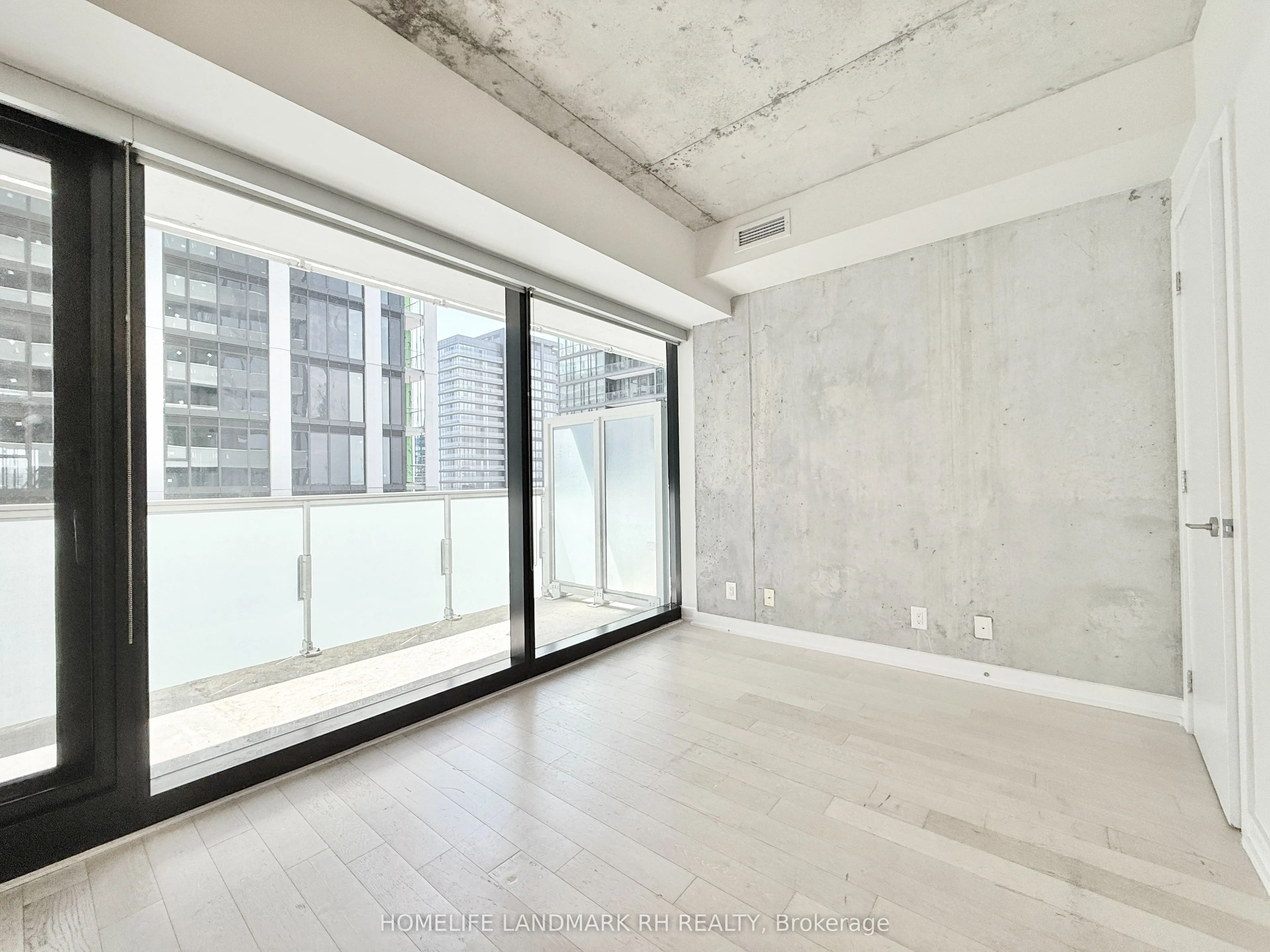 11 Charlotte Street, #2501