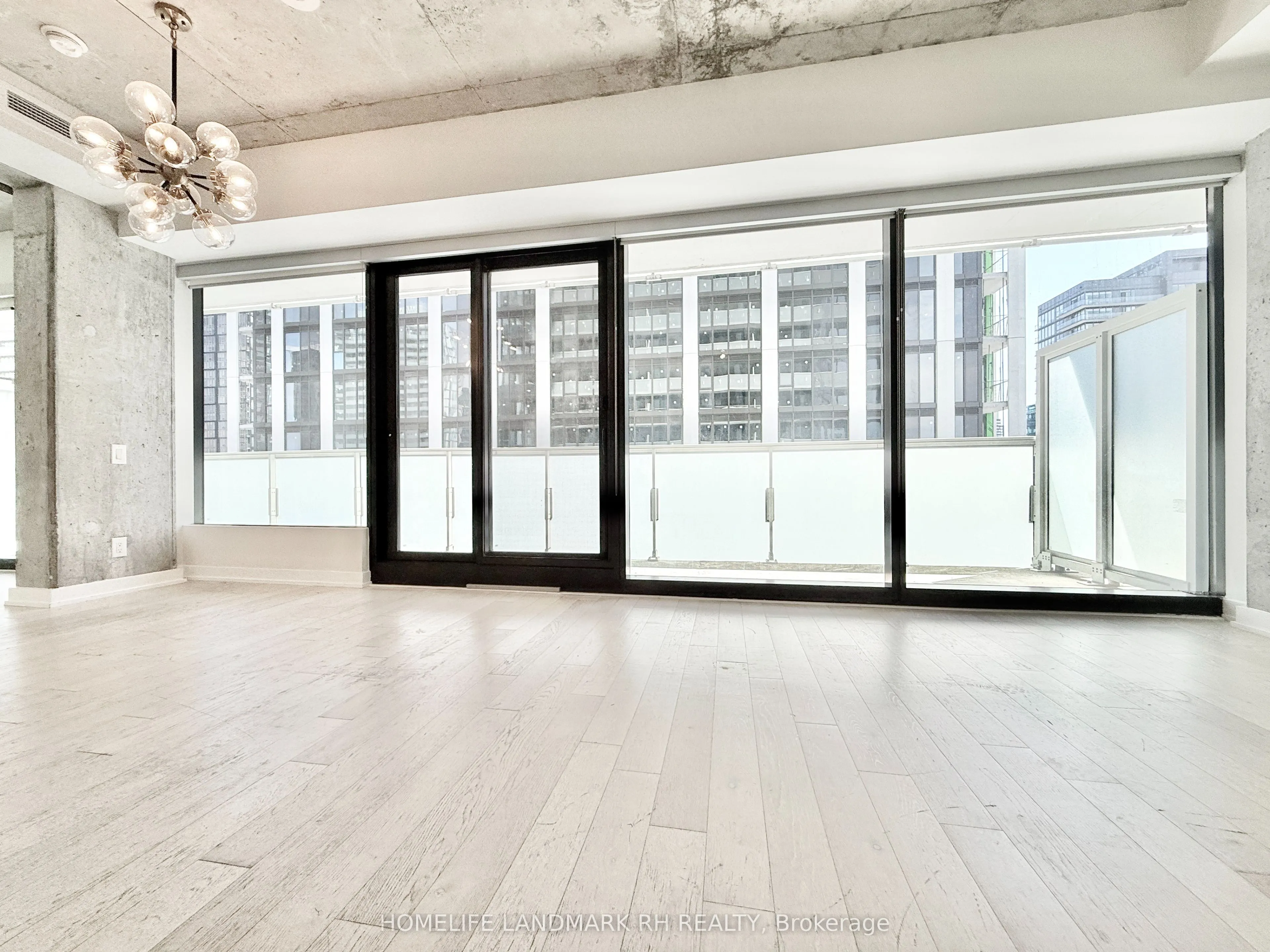 11 Charlotte Street, #2501