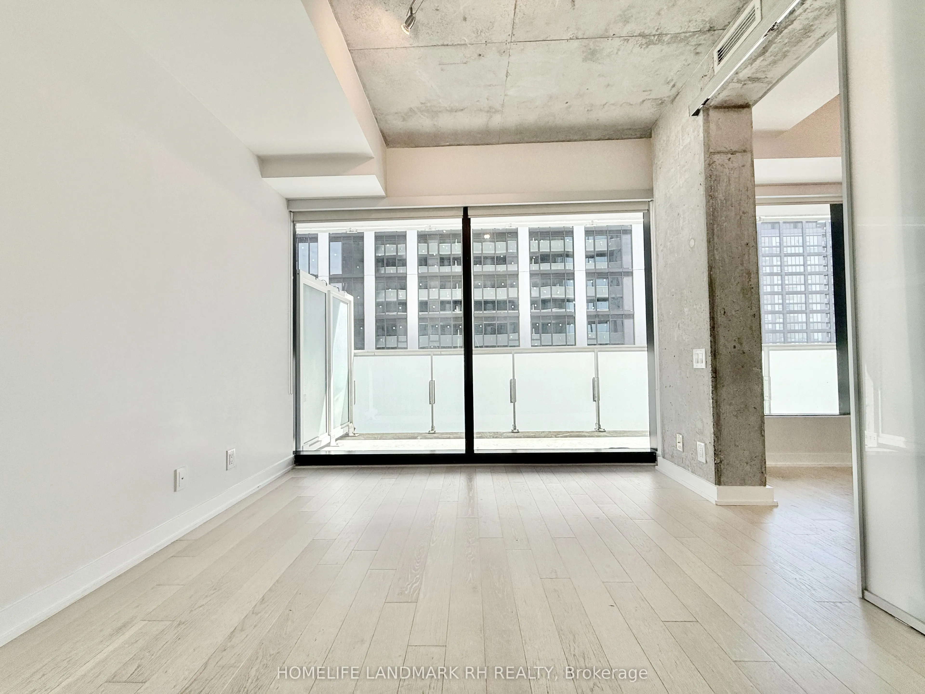 11 Charlotte Street, #2501