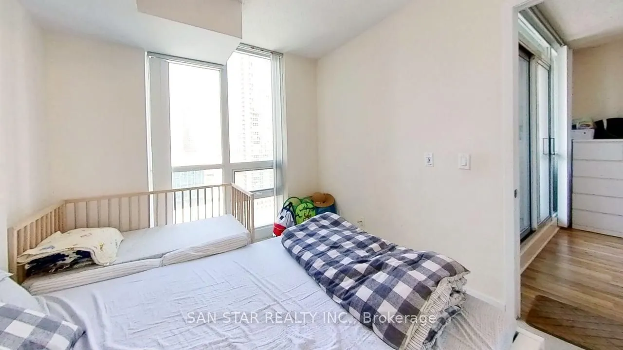 12 Yonge Street, #1811