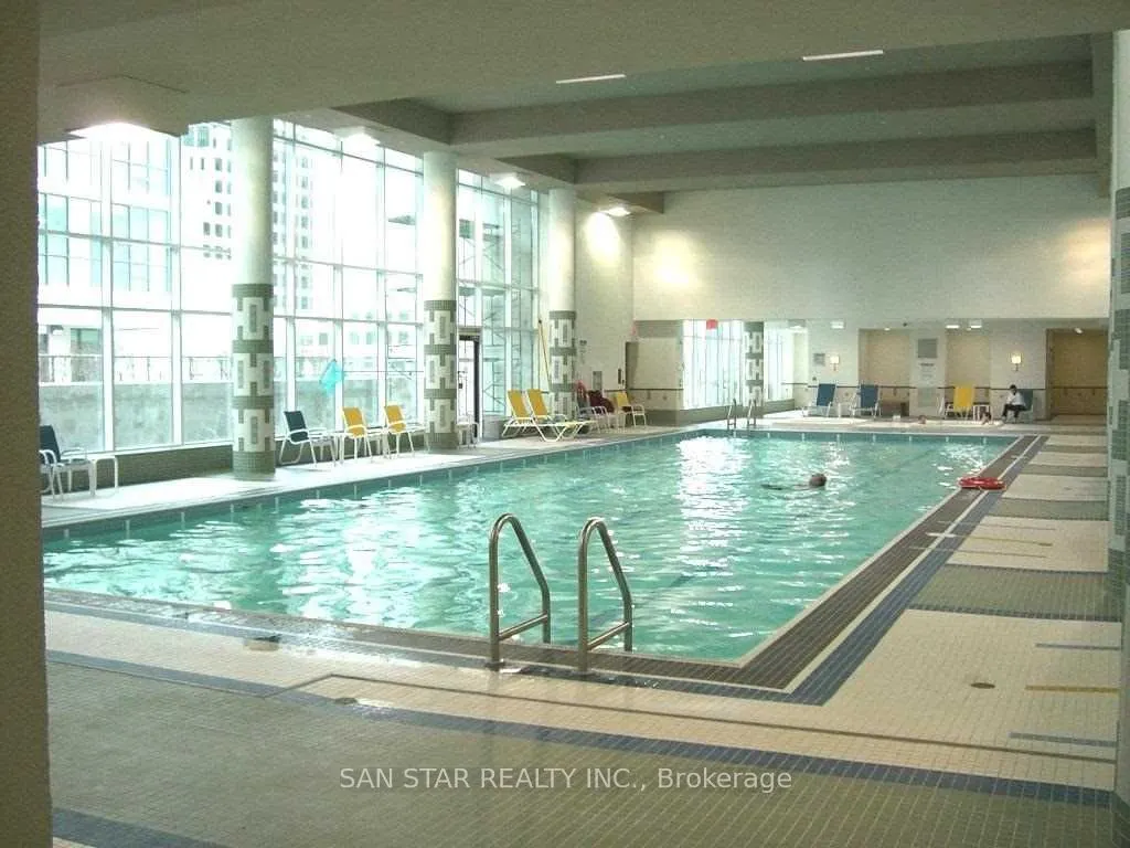 12 Yonge Street, #1811